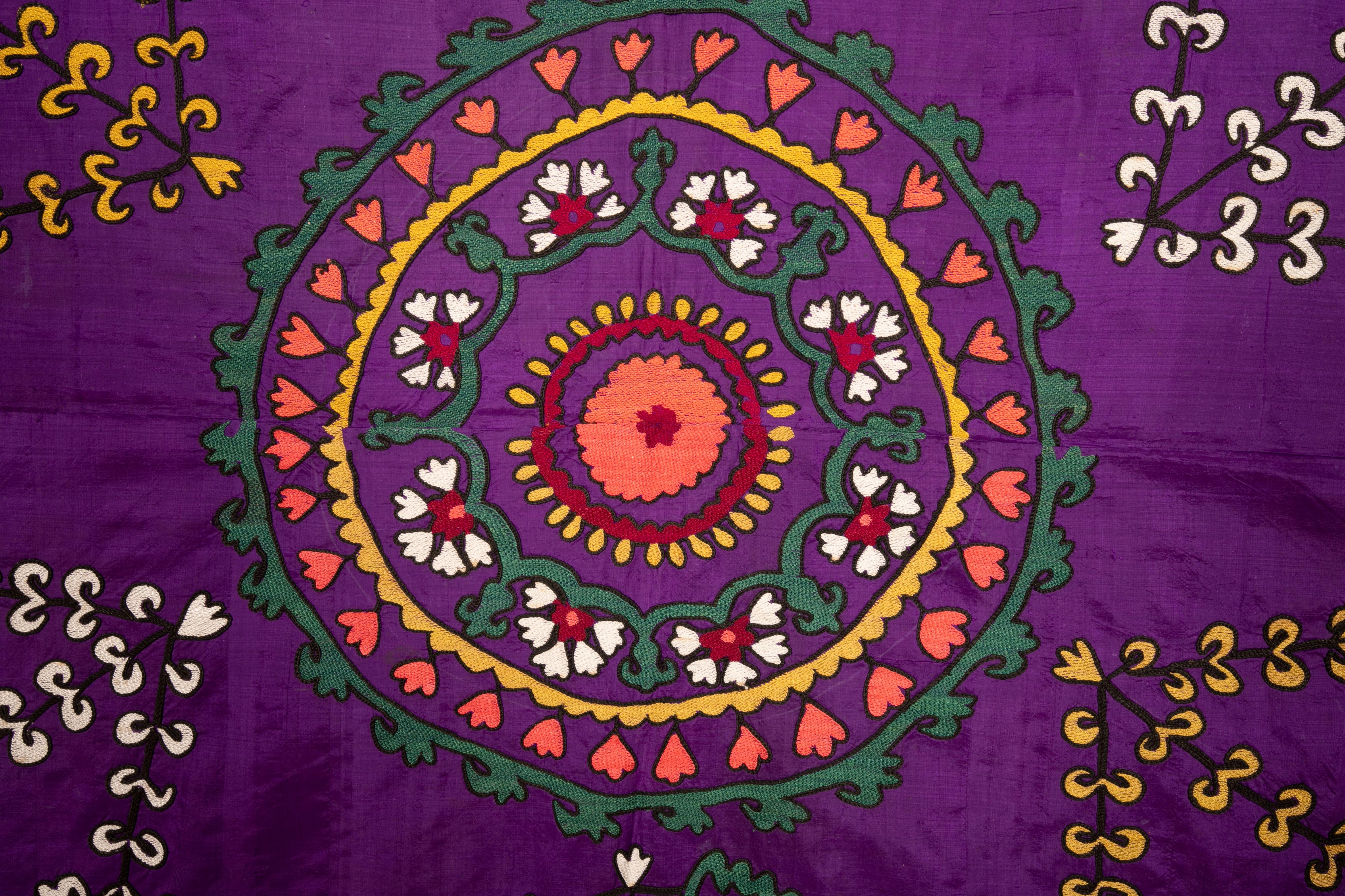 Suzani antiguo de seda pura de Uzbekistán, Asia Central, 1900 Seda en venta