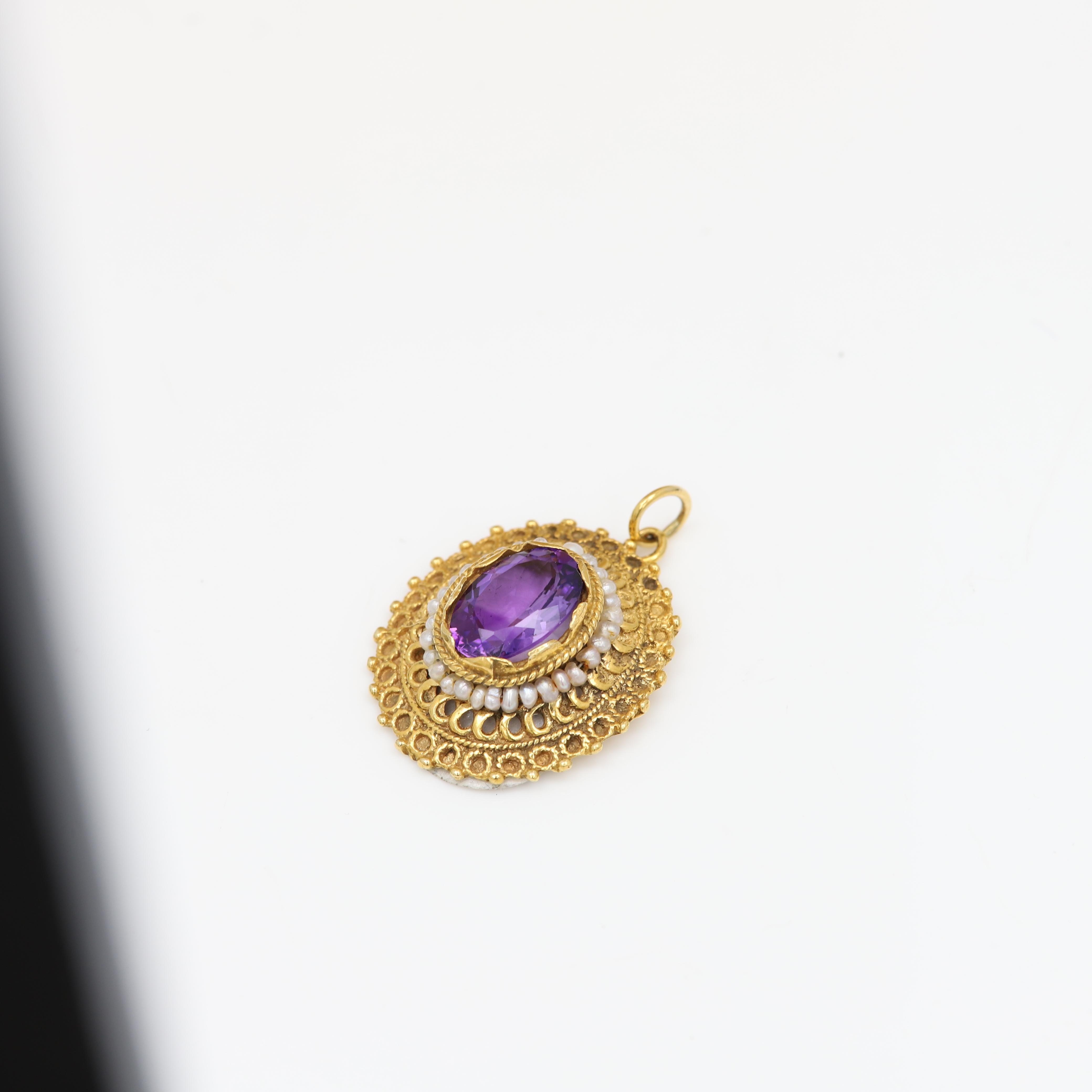 Oval Cut Antique Purple Amethyst Gemstone Pendant 14 Karat Yellow Gold Oval Amethyst  For Sale