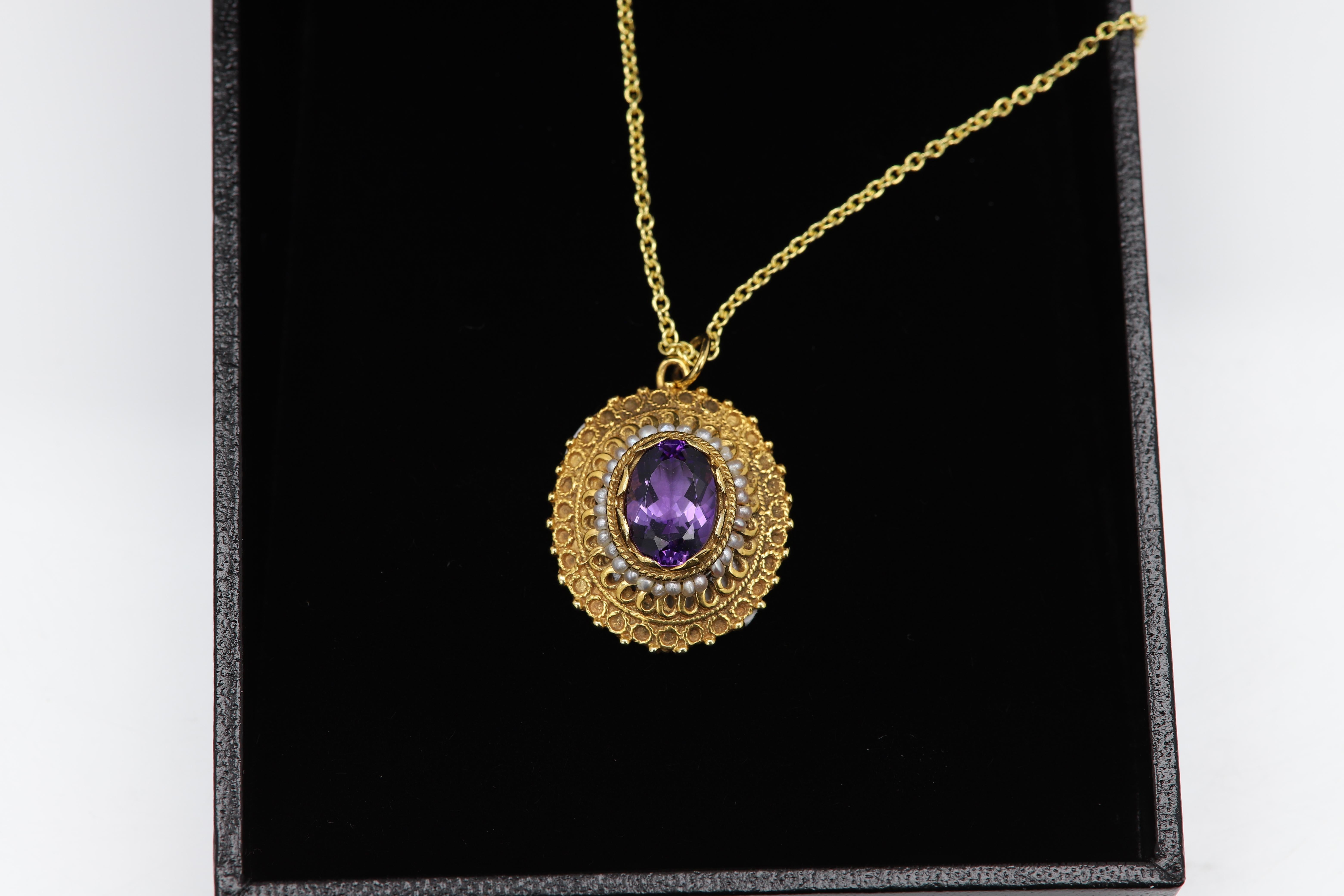 Antique Purple Amethyst Gemstone Pendant 14 Karat Yellow Gold Oval Amethyst  For Sale 3