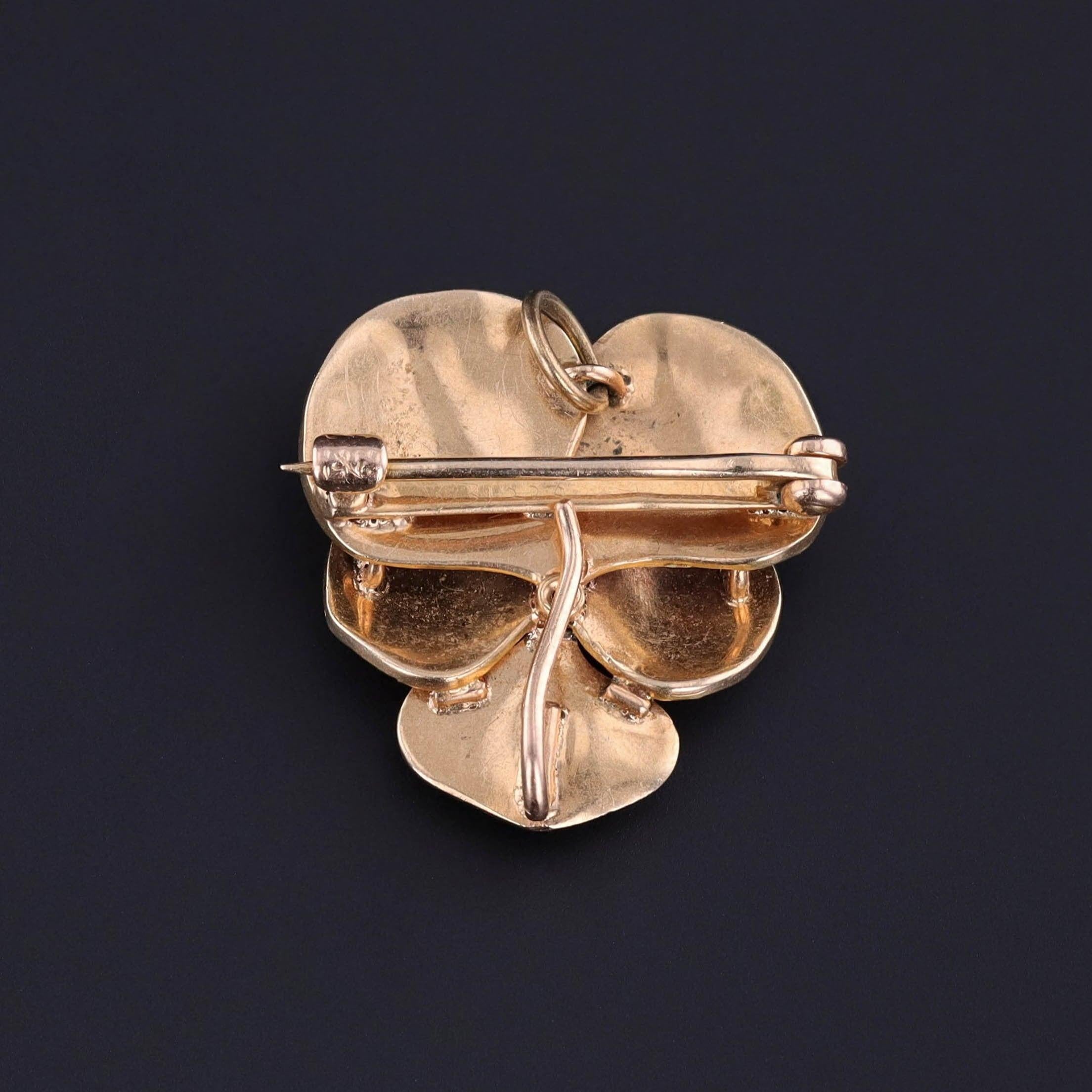 Taille pampille Krementz Broche pansy ancienne en or 14 carats et émail violet en vente