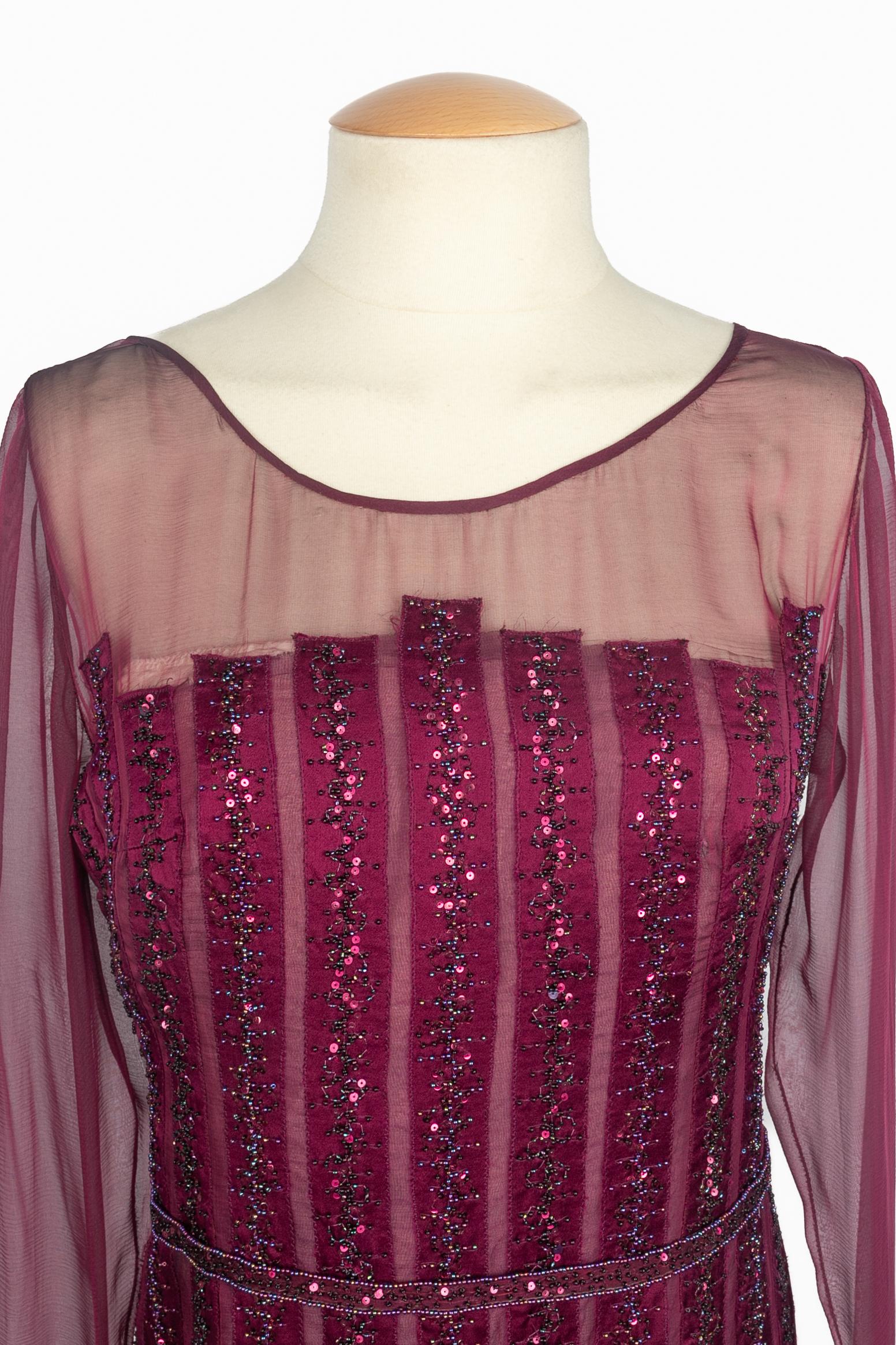 Marron Robe ancienne en soie violette en vente