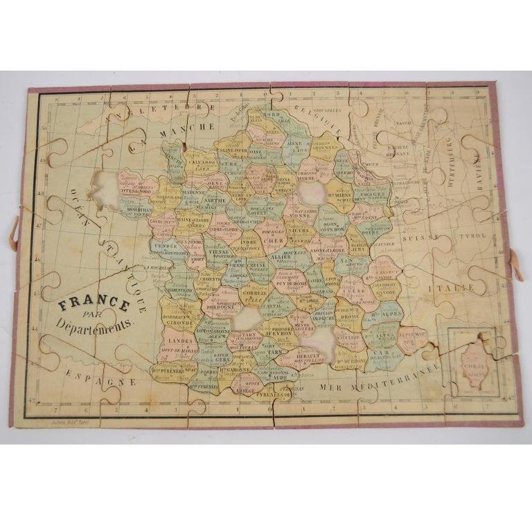 Français Puzzle ancien de cartons colorés représentant une carte du monde, Europe et France en vente