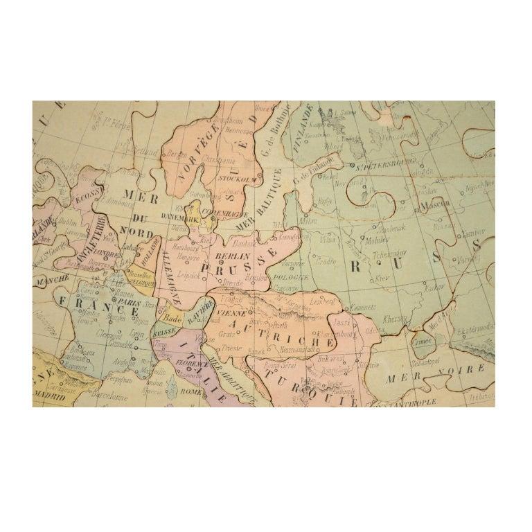 Puzzle ancien de cartons colorés représentant une carte du monde, Europe et France en vente 1