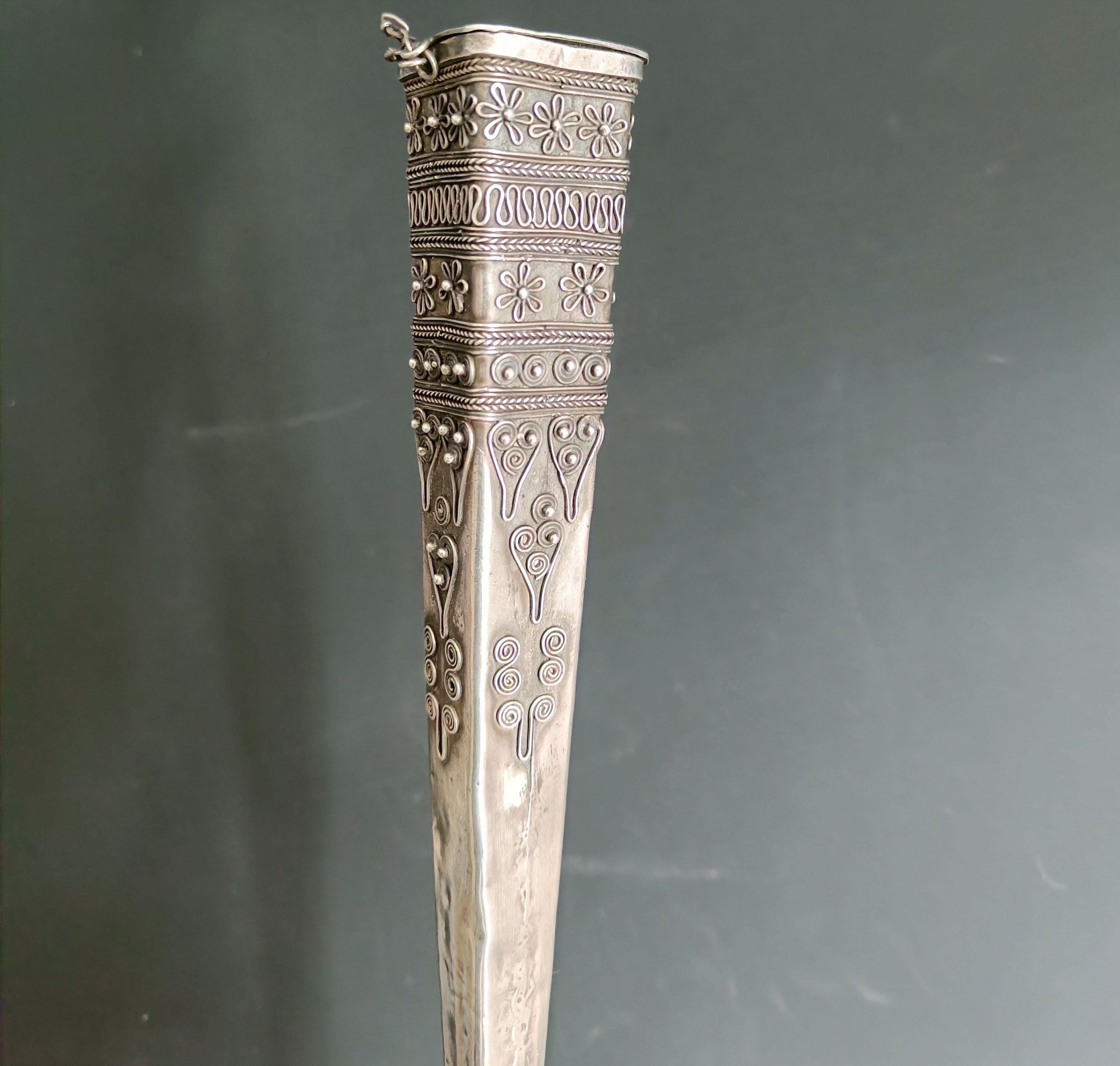 Antike pyramidenförmige Hmong Hill Tribe Silber Haarnadel - Asiatische Kunstantiquitäten (Laotisch) im Angebot