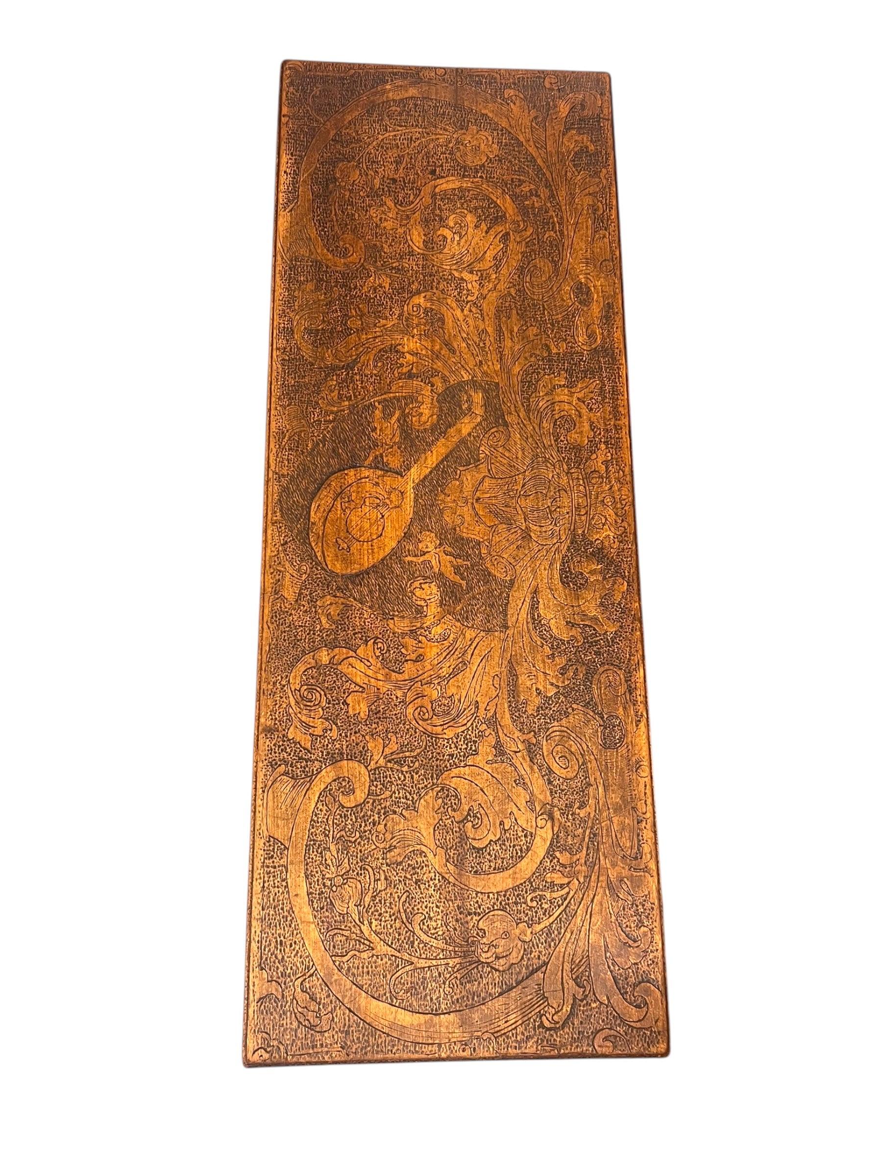 Ancienne table d'entrée ou d'entrée d'art populaire à tréteaux Pyrographie UKImport en vente 3