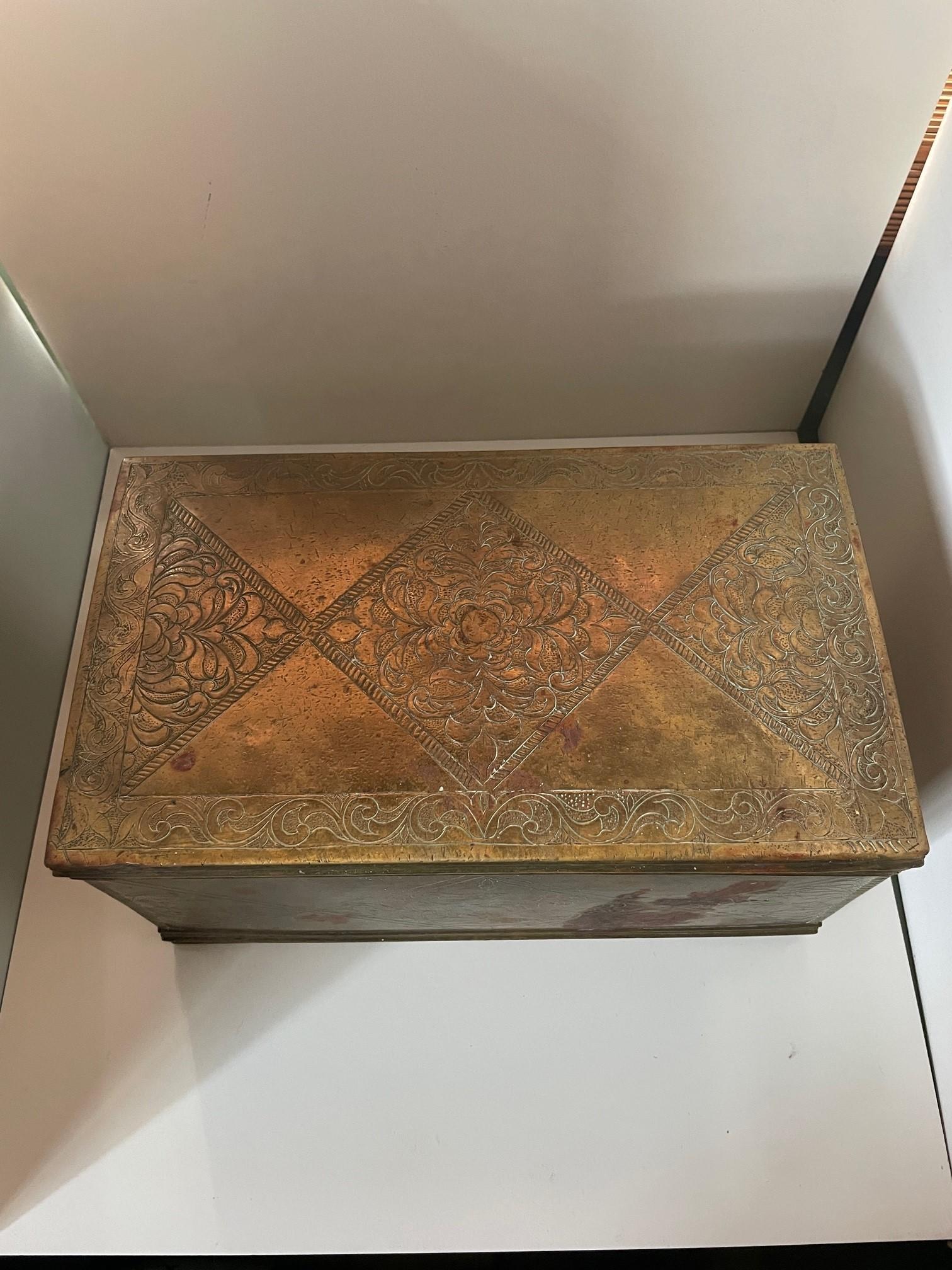 Antique Qajar Iran Lidded Box In Good Condition For Sale In LOS ANGELES, CA