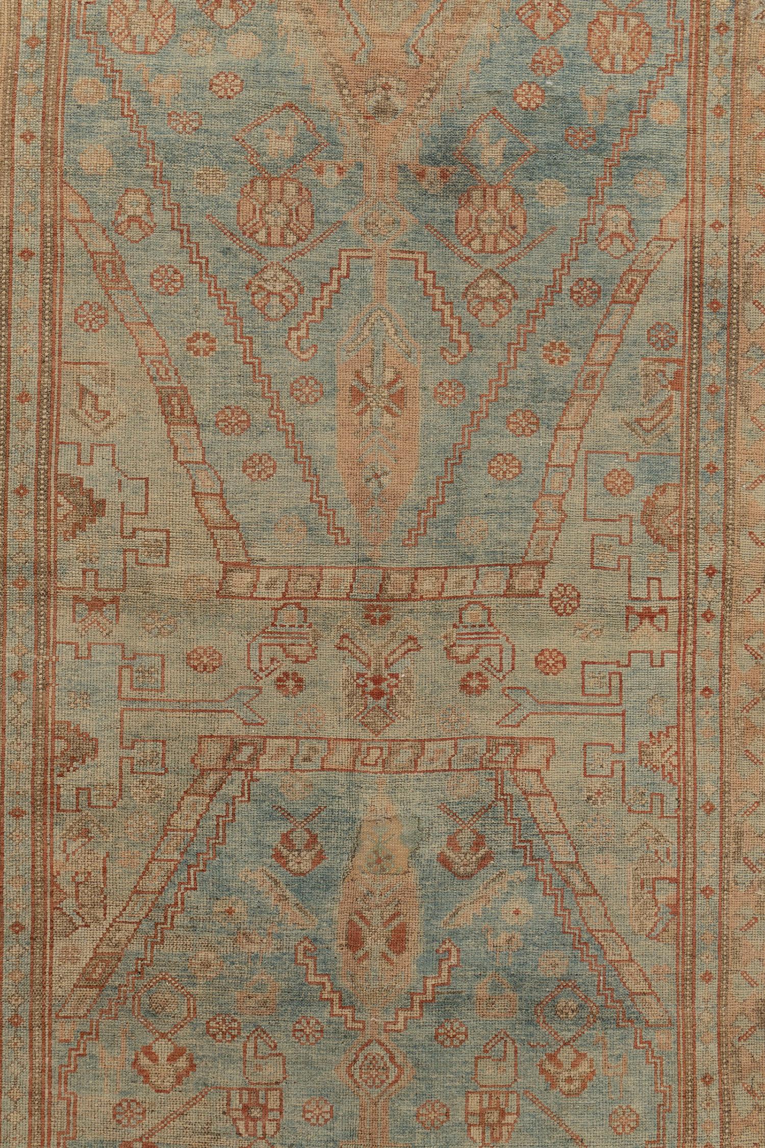 Chemin de table antique Qashgai 4' X 14'5. Un magnifique chemin de table en laine nouée à la main. Les Qashgai constituent le groupe nomade le plus important et le plus influent de la province de Fars (sud-ouest de l'Iran). Les différentes