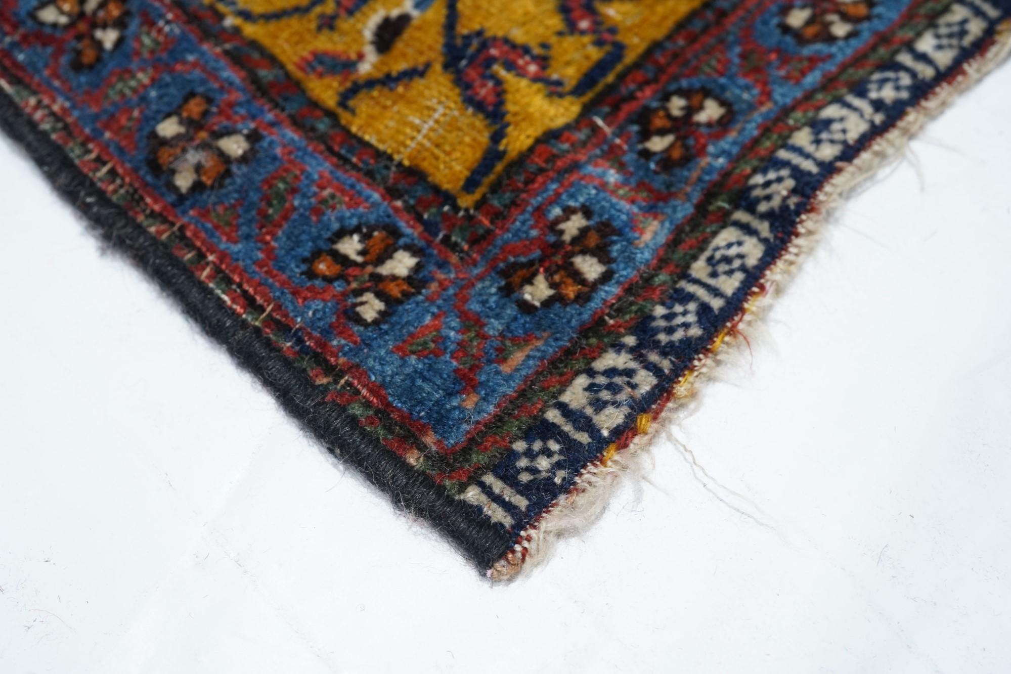 Antique Qashkai Rug In Good Condition For Sale In New York, NY