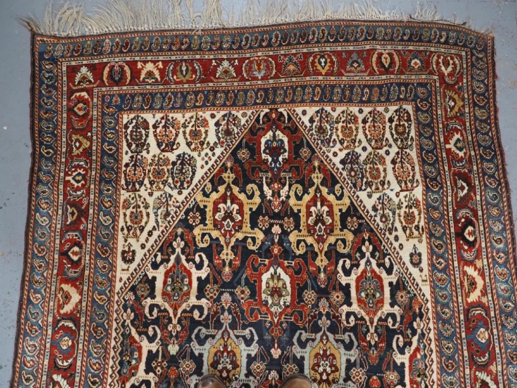 Antiker Qashqai Kashkuli-Teppich aus Qashqai mit Repeat-Medaillon-Design, um 1900 (Persisch) im Angebot