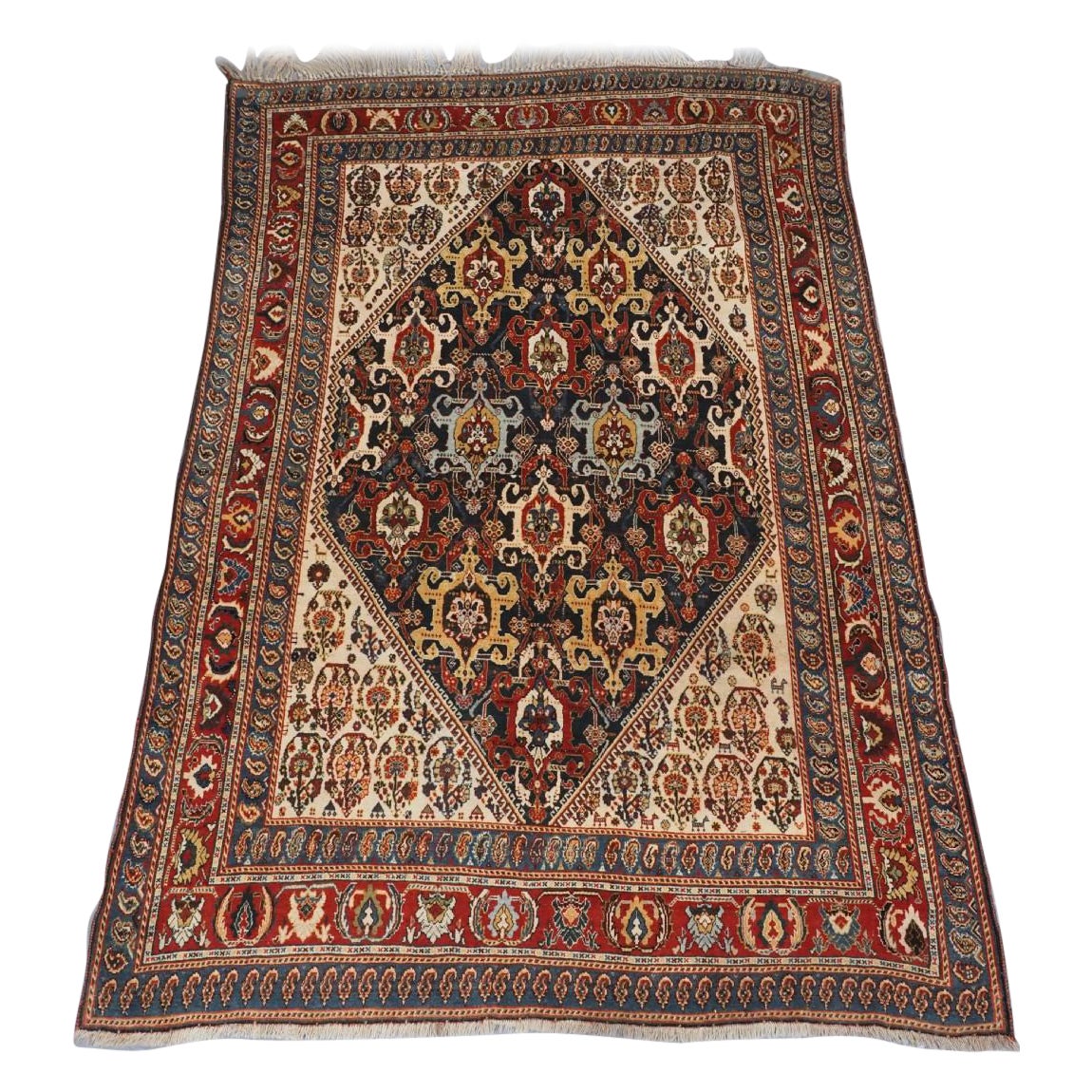 Antico tappeto Qashqai Kashkuli con disegno a medaglione ripetuto, Circa 1900