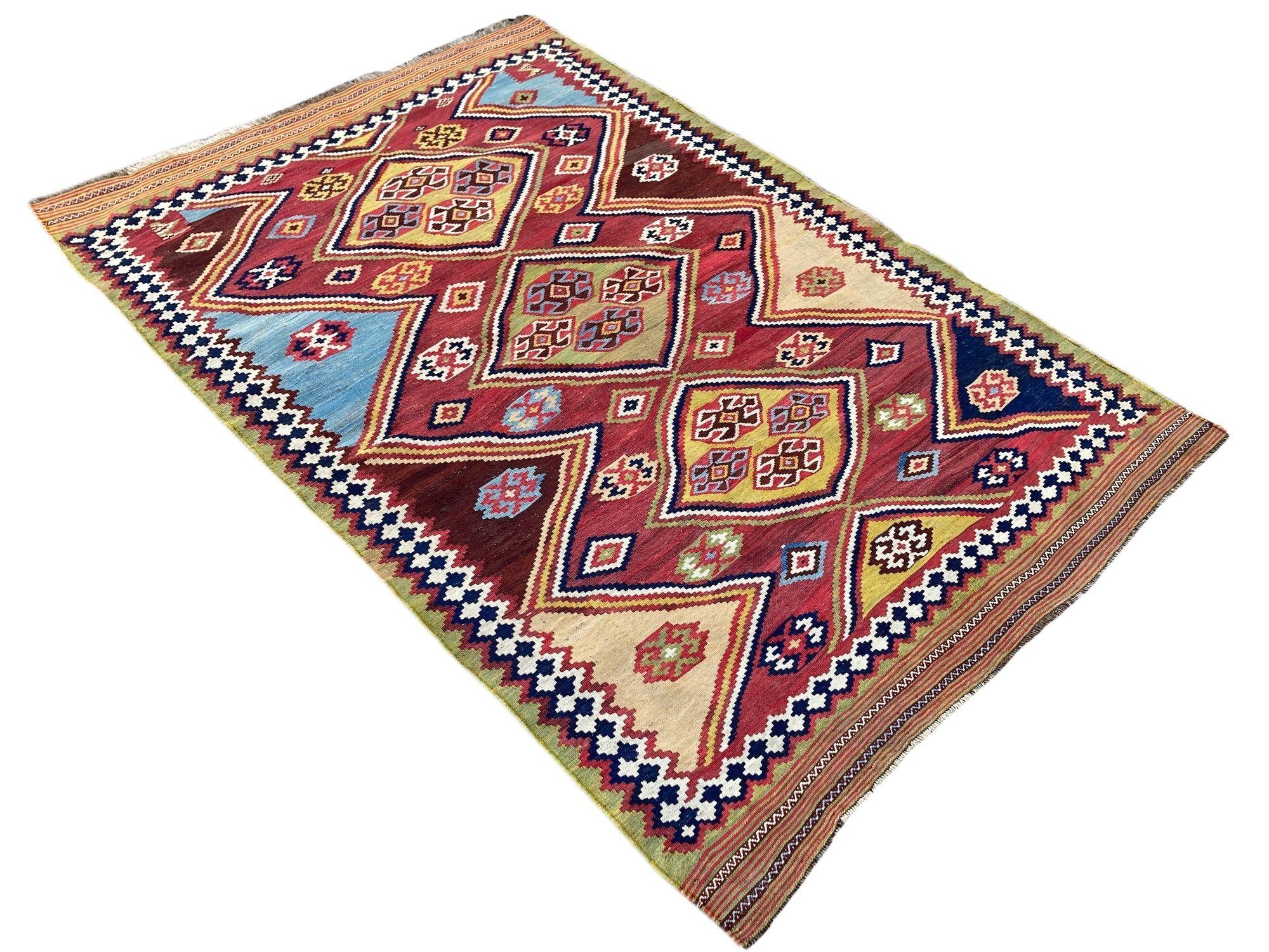 Antique Qashqai Kilim In Good Condition For Sale In St. Albans, GB