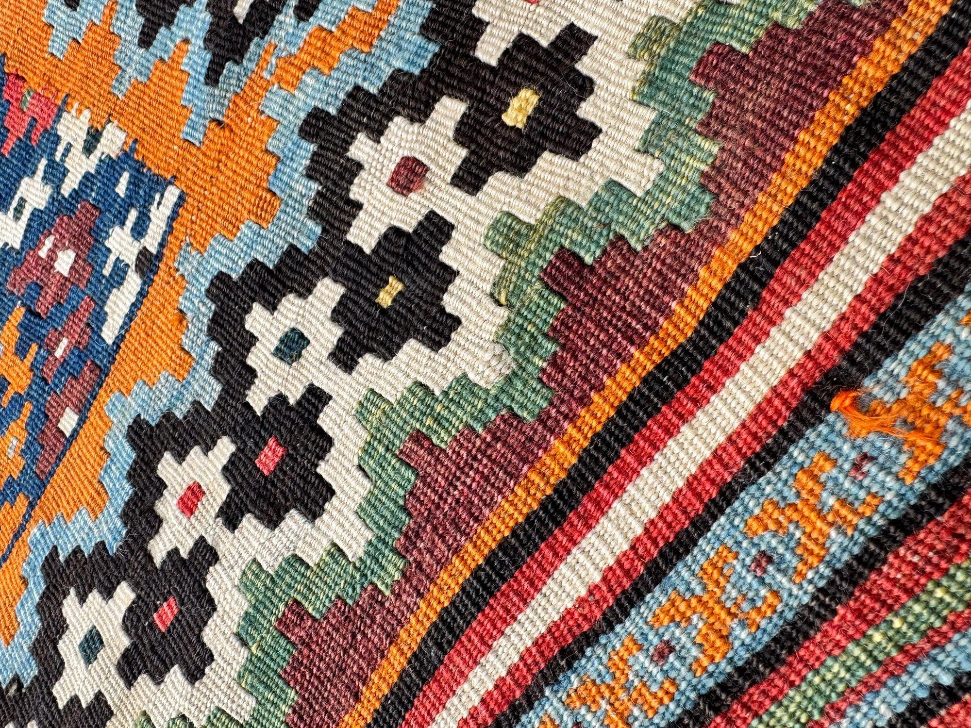 Antiker Gaschgai-Kilim 2,30m x 1,59m im Angebot 5