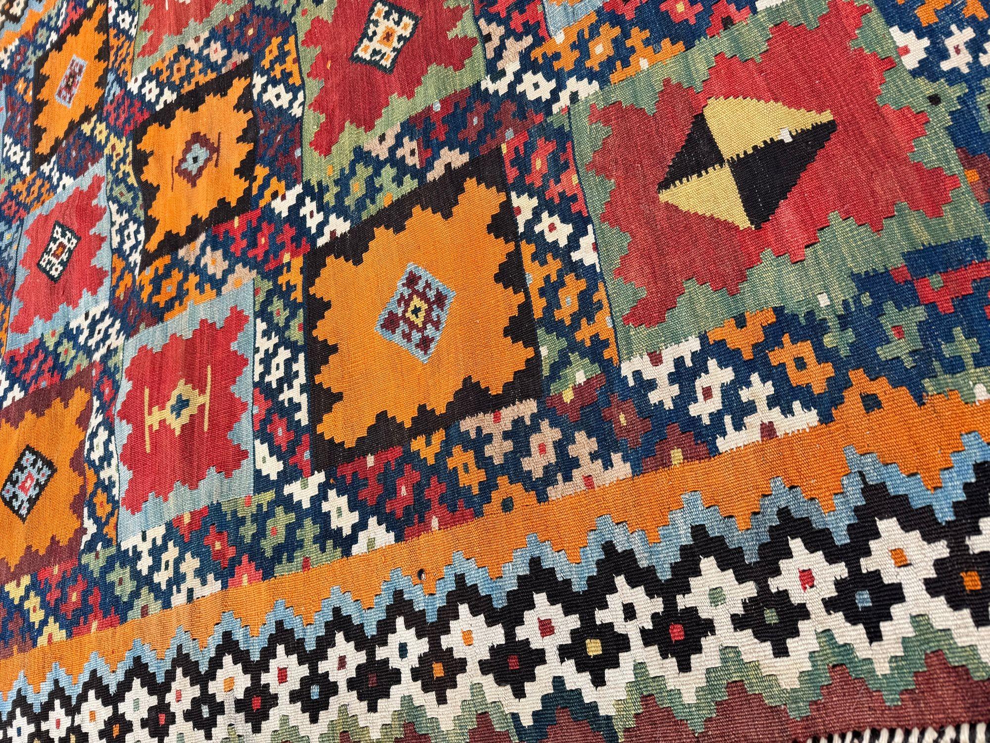 Antiker Gaschgai-Kilim 2,30m x 1,59m im Angebot 10