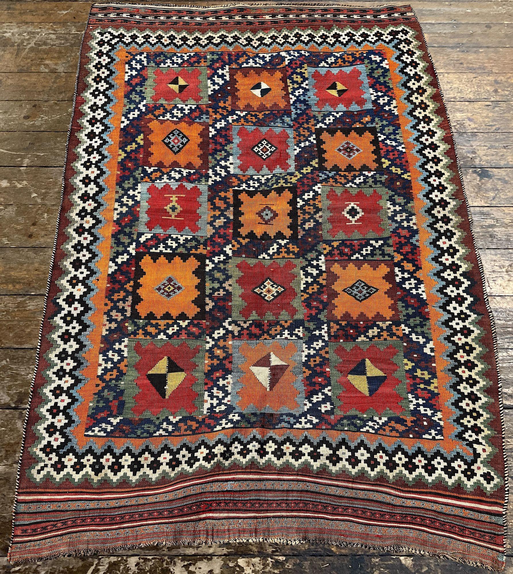 Antiker Gaschgai-Kilim 2,30m x 1,59m (Frühes 20. Jahrhundert) im Angebot
