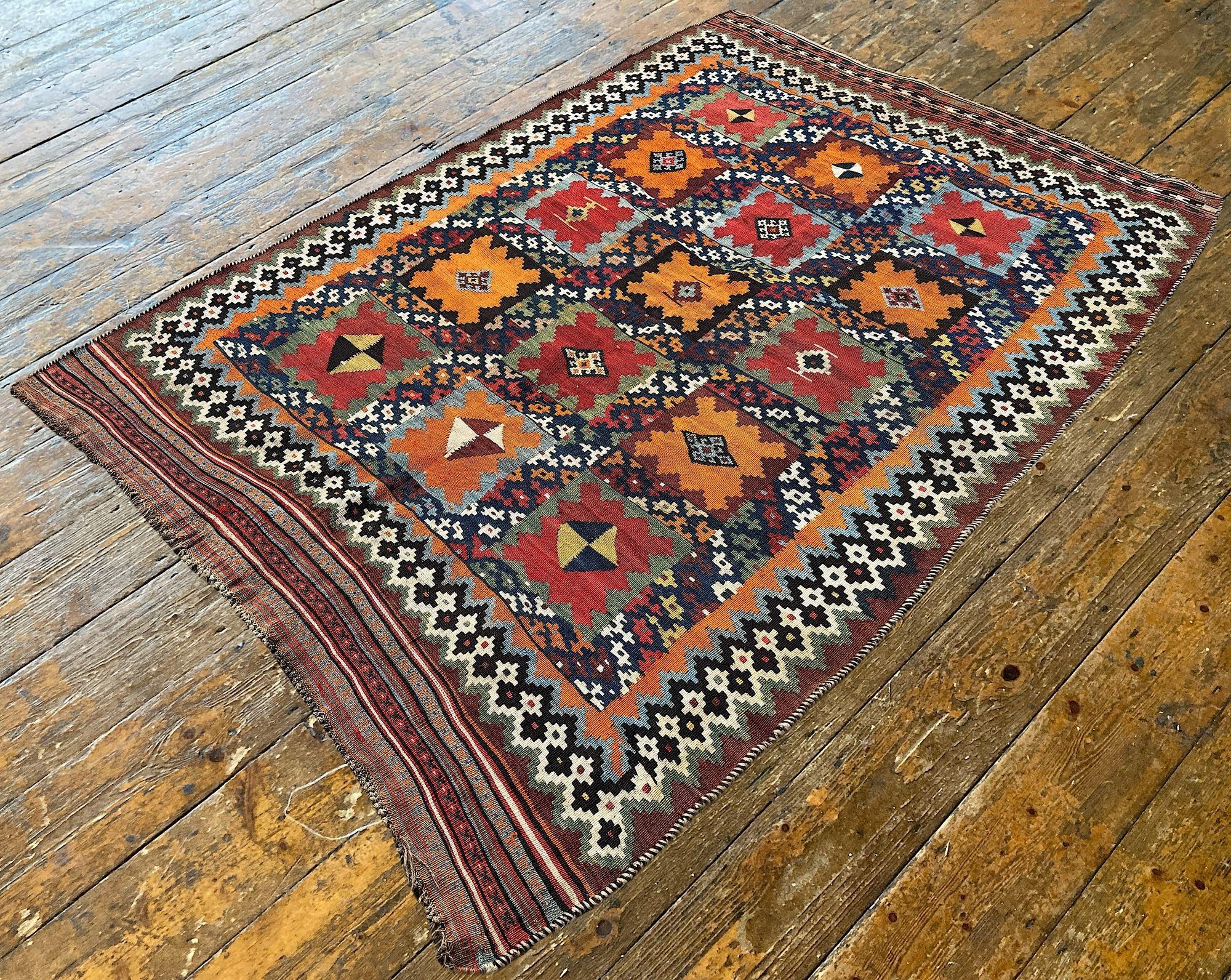 Antiker Gaschgai-Kilim 2,30m x 1,59m (Wolle) im Angebot