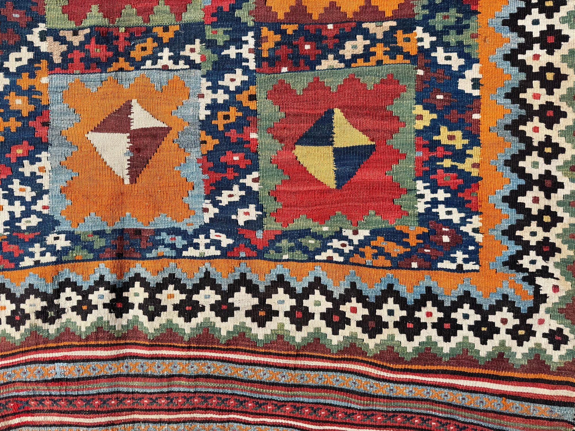 Antiker Gaschgai-Kilim 2,30m x 1,59m im Angebot 2