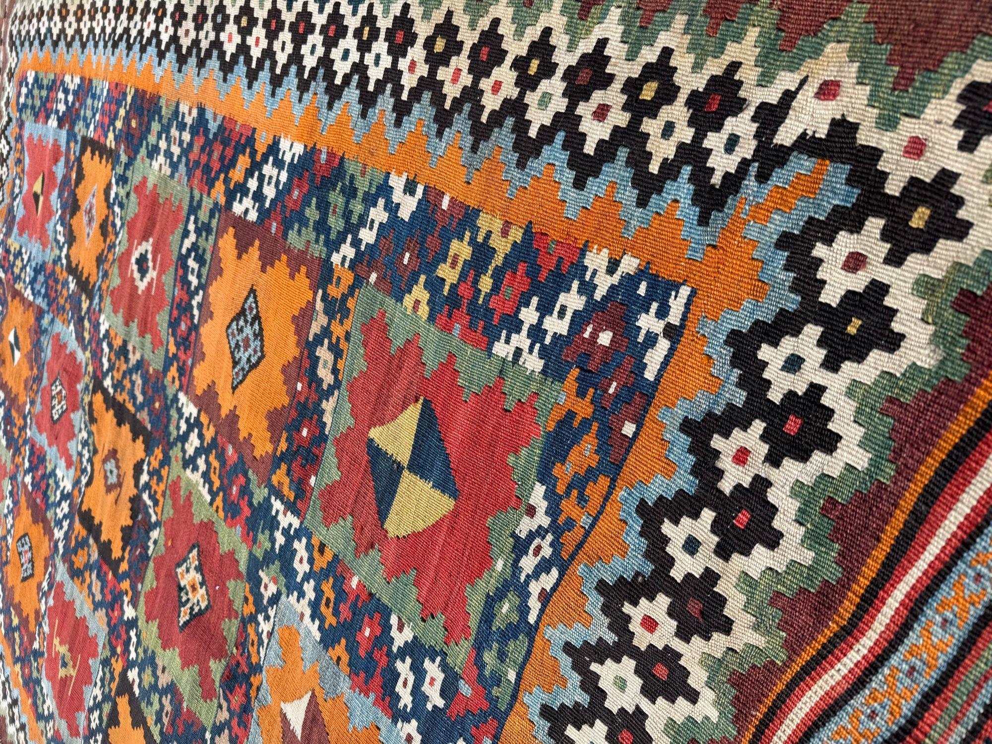 Antiker Gaschgai-Kilim 2,30m x 1,59m im Angebot 4