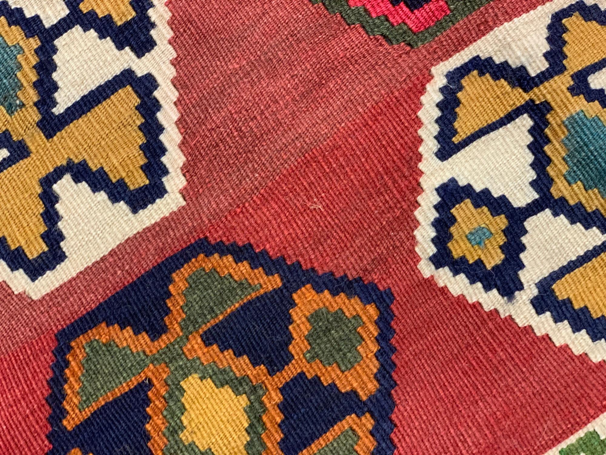 Antique Qashqai Kilim Rug, Wool All Over Pattern Kelim In Excellent Condition For Sale In Hampshire, GB