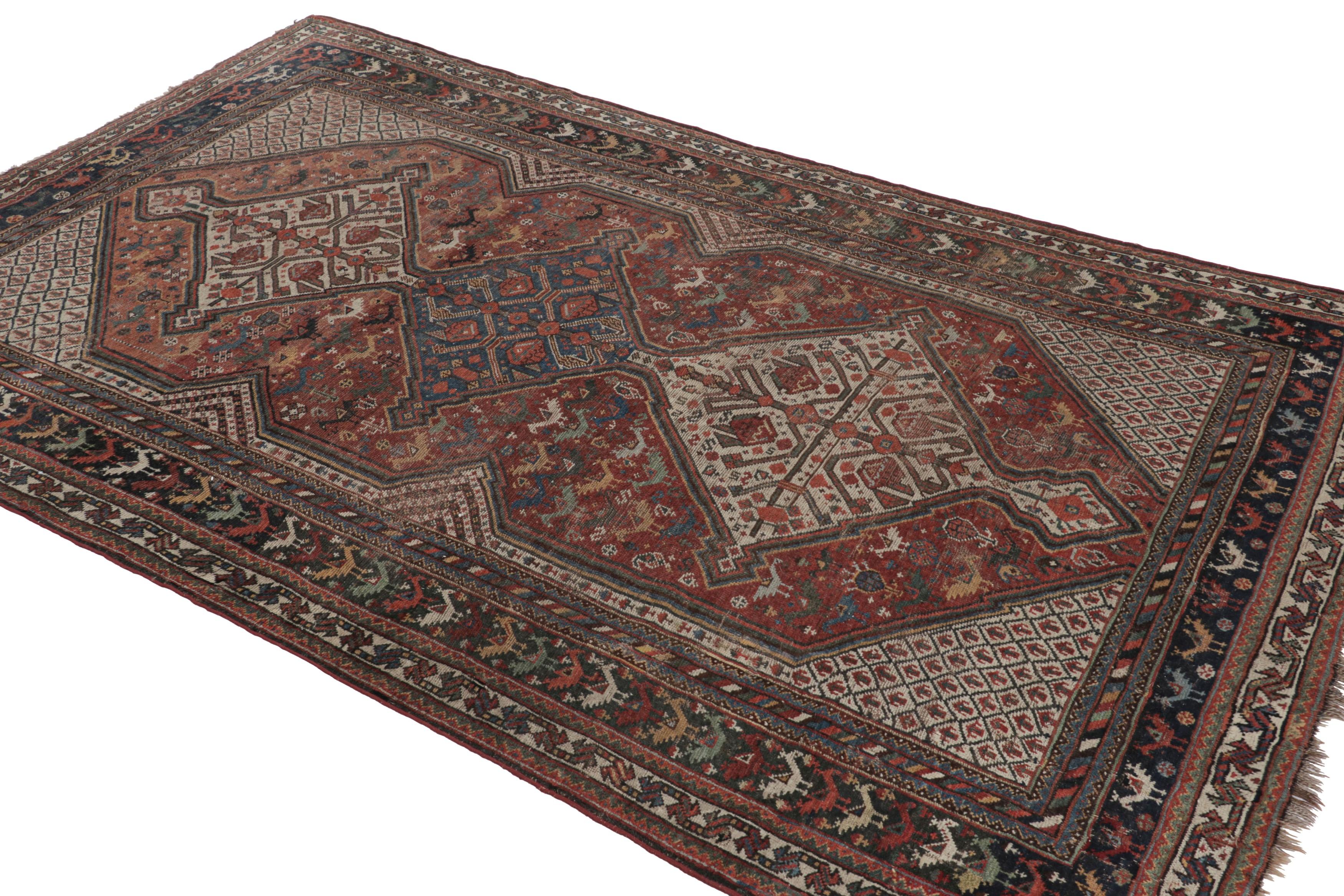 Tissé à la main Tapis polychrome Qashqai ancien avec médaillons et photos - Tapis et Kilim en vente