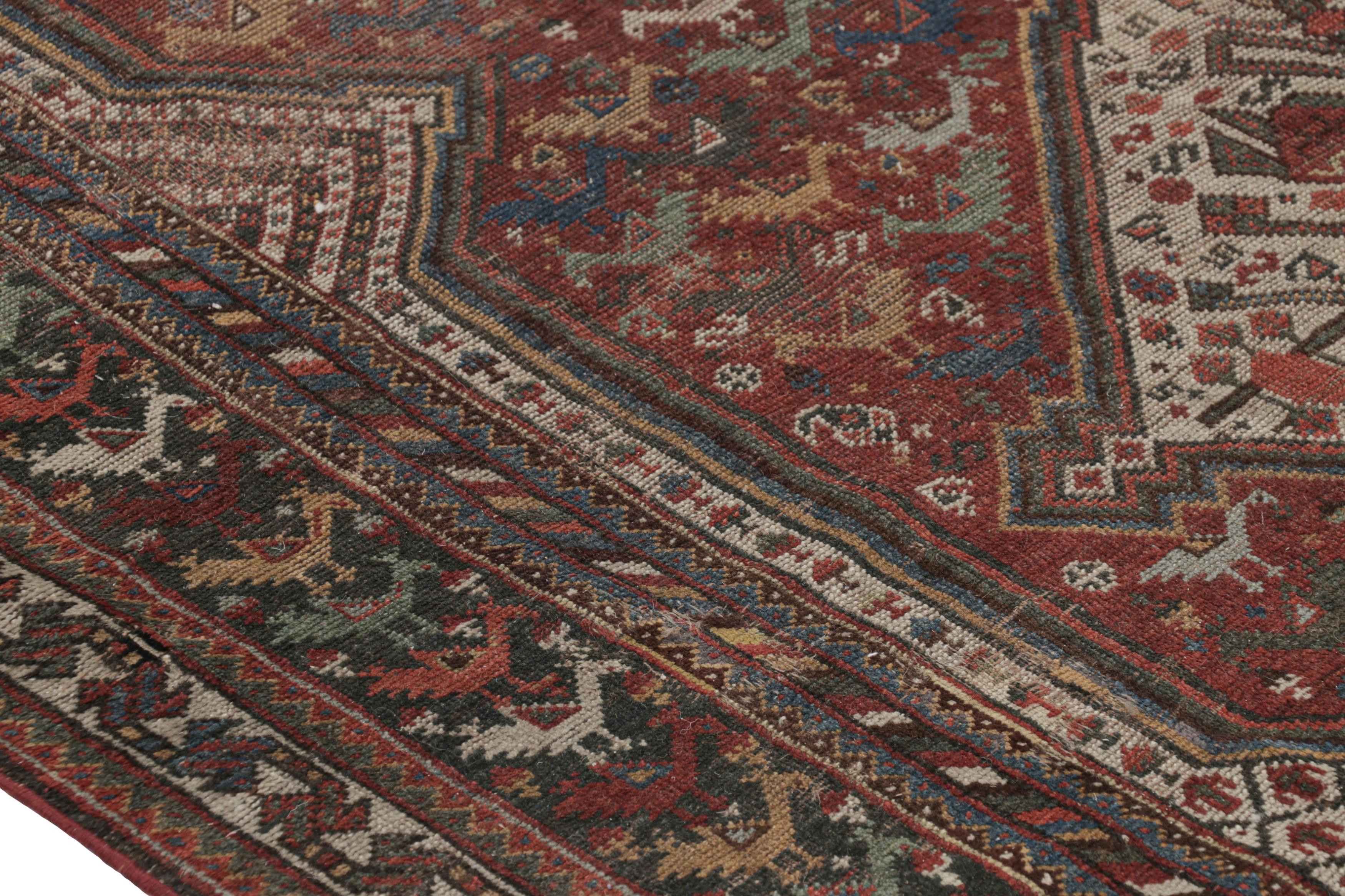 Tapis polychrome Qashqai ancien avec médaillons et photos - Tapis et Kilim Bon état - En vente à Long Island City, NY