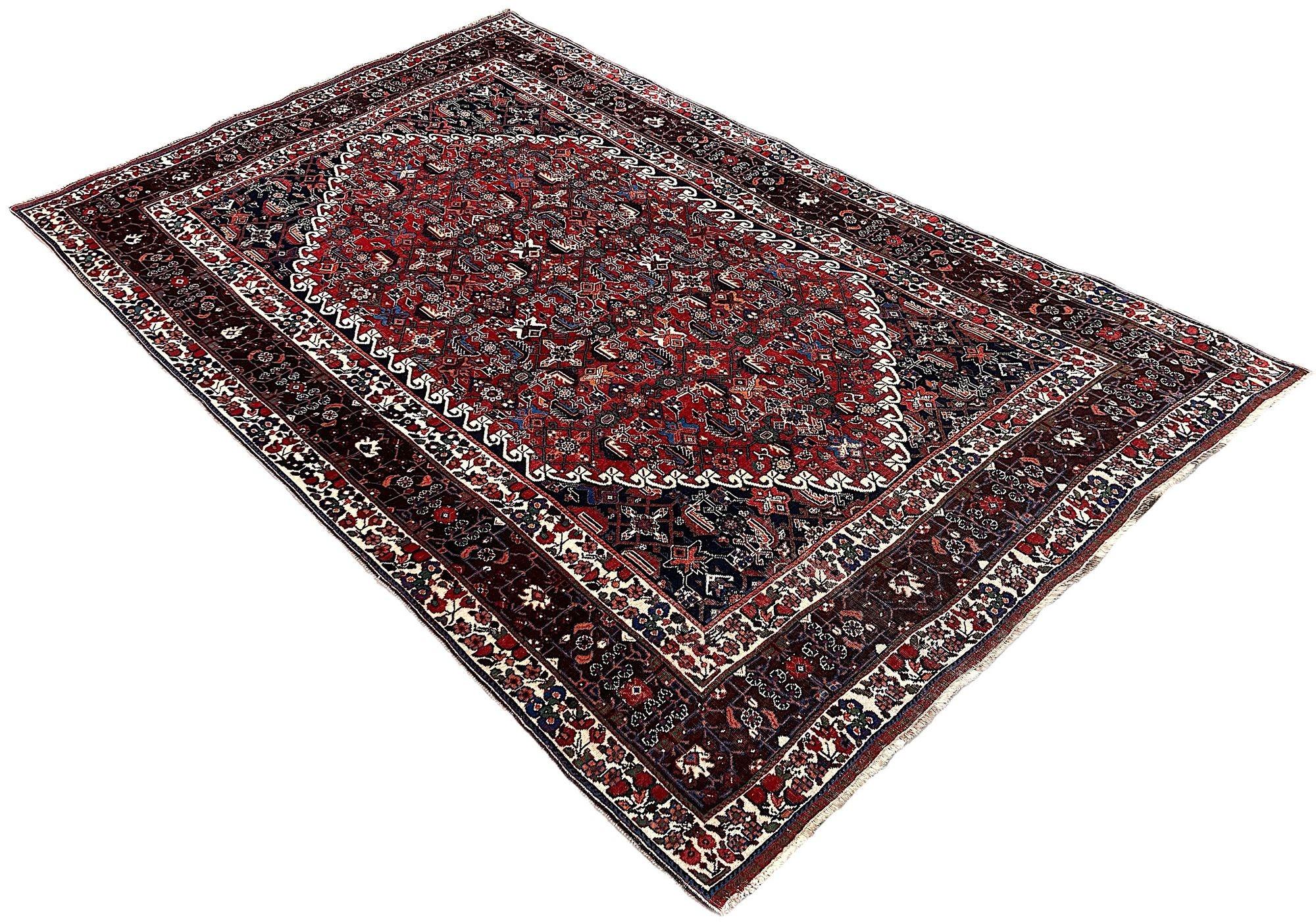 Antique Qashqai Rug 2.61m x 1.65m In Good Condition For Sale In St. Albans, GB