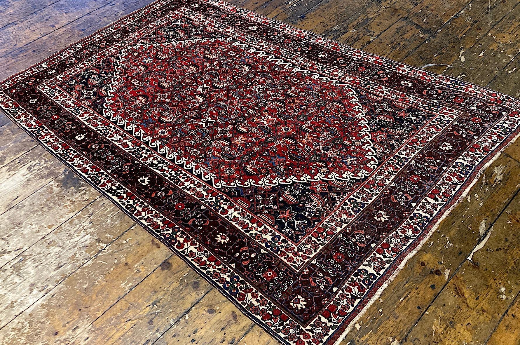 Wool Antique Qashqai Rug 2.61m x 1.65m For Sale