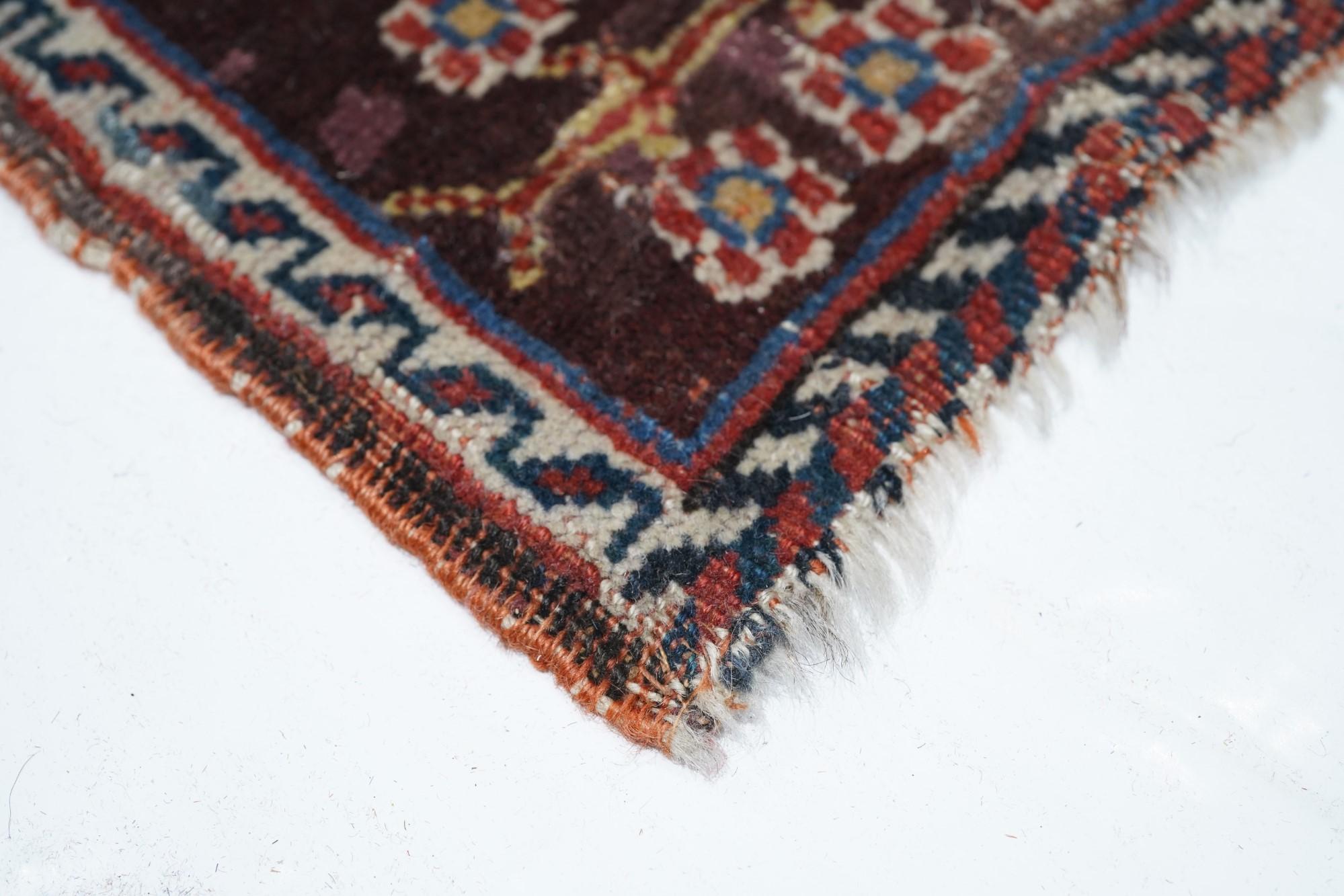 Antique Qashqai Rug In Good Condition For Sale In New York, NY