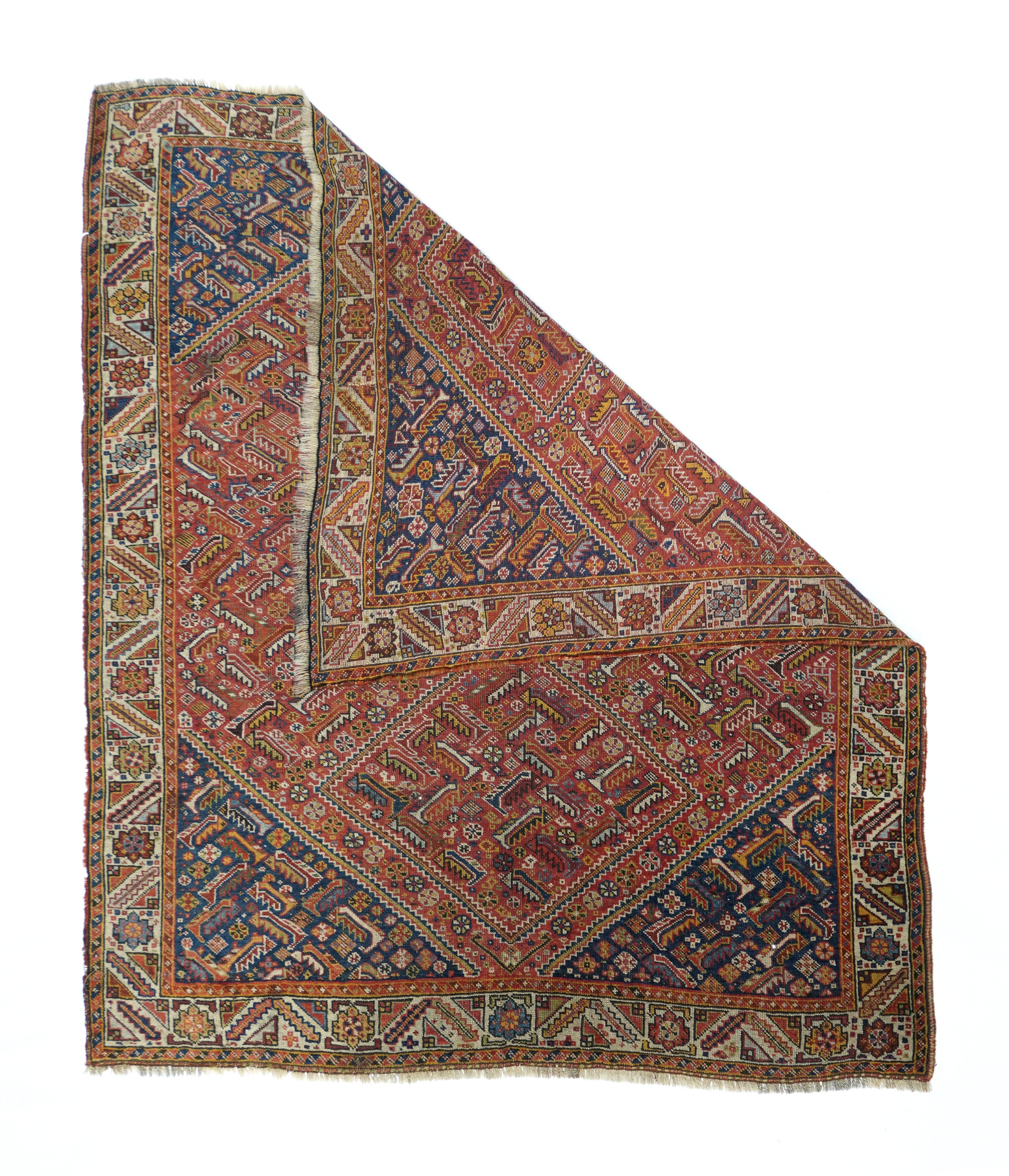 Tappeto antico Qashqai 4'2'' x 5'2''. I migliori tappeti persiani SW, della provincia di Fars, per lo più in formato sparso. Gabbeh geometrici, tappeti di leoni, stili curvilinei persiani adattati. Alcuni tappeti di preghiera ben tessuti.