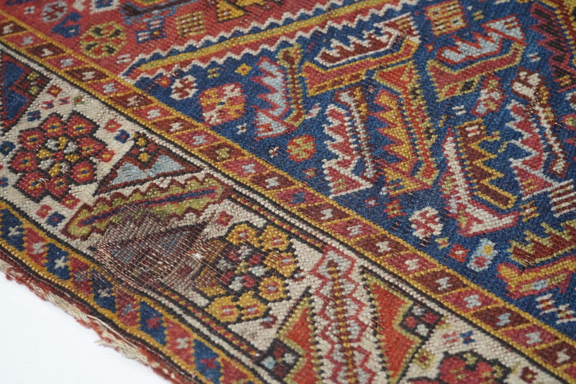 Tappeto antico Qashqai 4'2'' x 5'2'' In condizioni buone in vendita a New York, NY