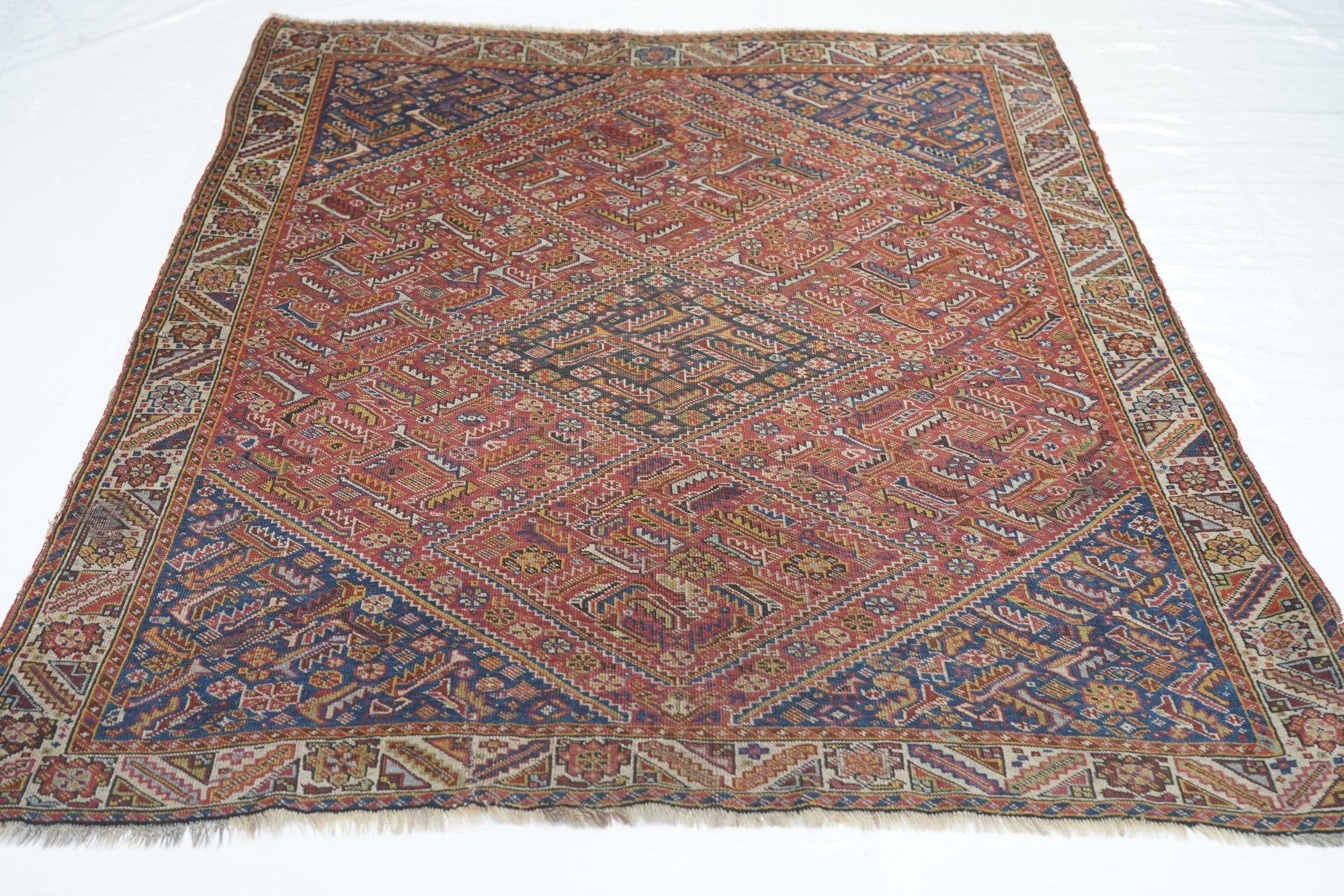 Tappeto antico Qashqai 4'2'' x 5'2'' in vendita 2
