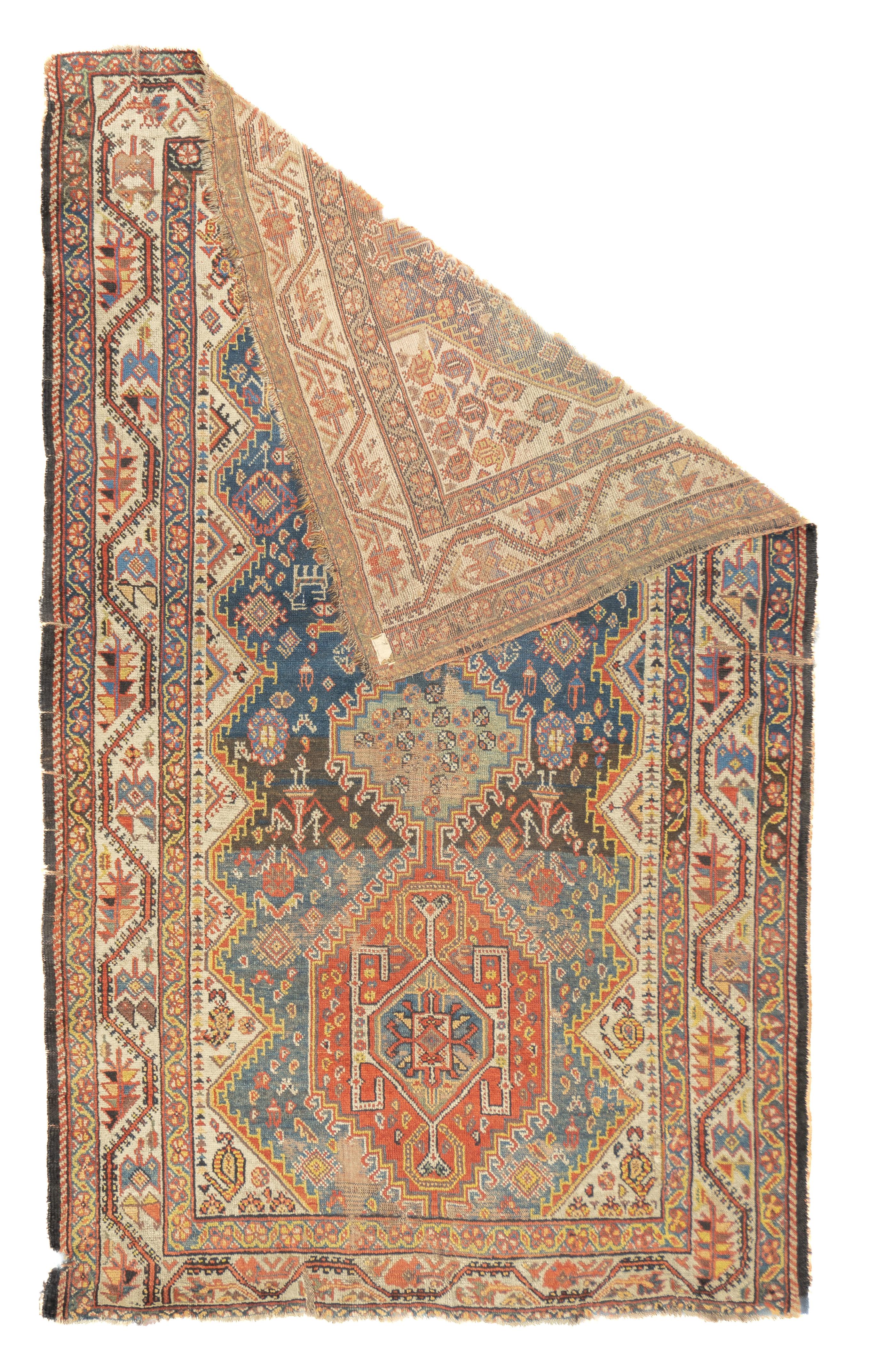 Antiker Gaschgai-Teppich 4'5'' x 7'8''. Die besten Nomadenteppiche aus SW-Persien, Provinz Fars, meist in Streuformaten. Geometrische Gabbehs, Löwenteppiche, adaptierte persische Kurvenstile. Einige gut gewebte Gebetsteppiche. Konstruktionen aus