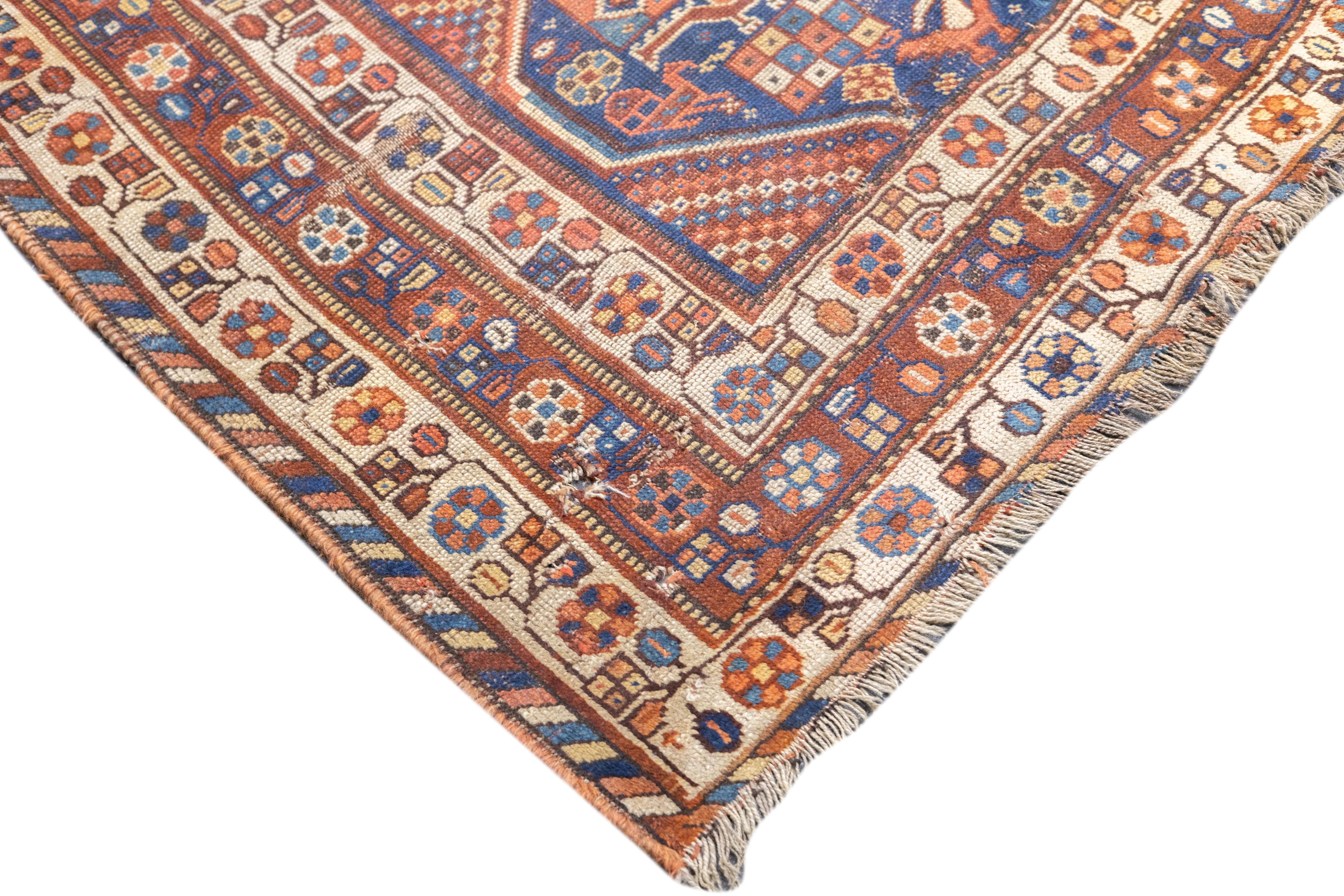 Antiker Qashqai-Teppich 6'2'' x 8'11'' im Zustand „Gut“ im Angebot in New York, NY