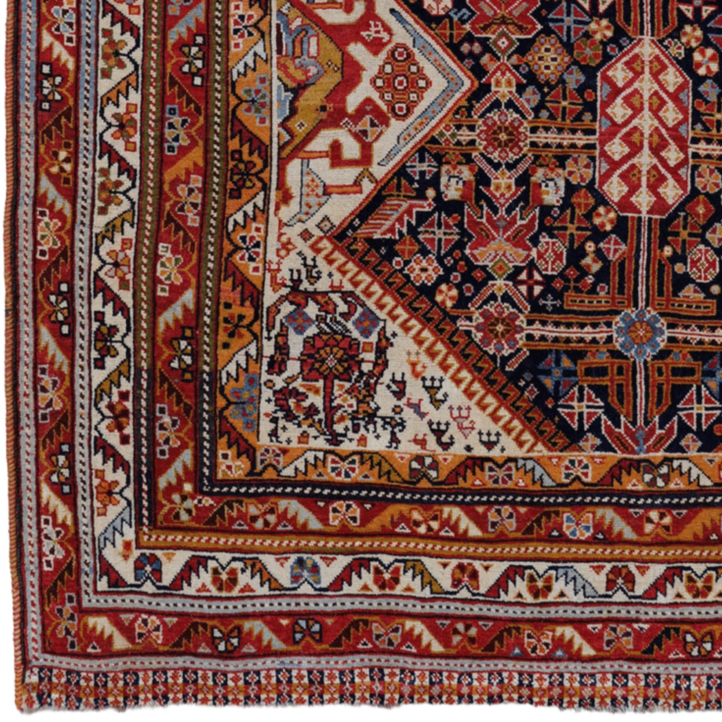 Authentisches nomadisches Erbe: Dieser Teppich ist ein authentisches Stück, das von weltbekannten Gaschgai-Knüpfern hergestellt wurde. Jeder Knoten erzählt die Geschichte einer alten Tradition und eines nomadischen Lebensstils, der von Generation zu