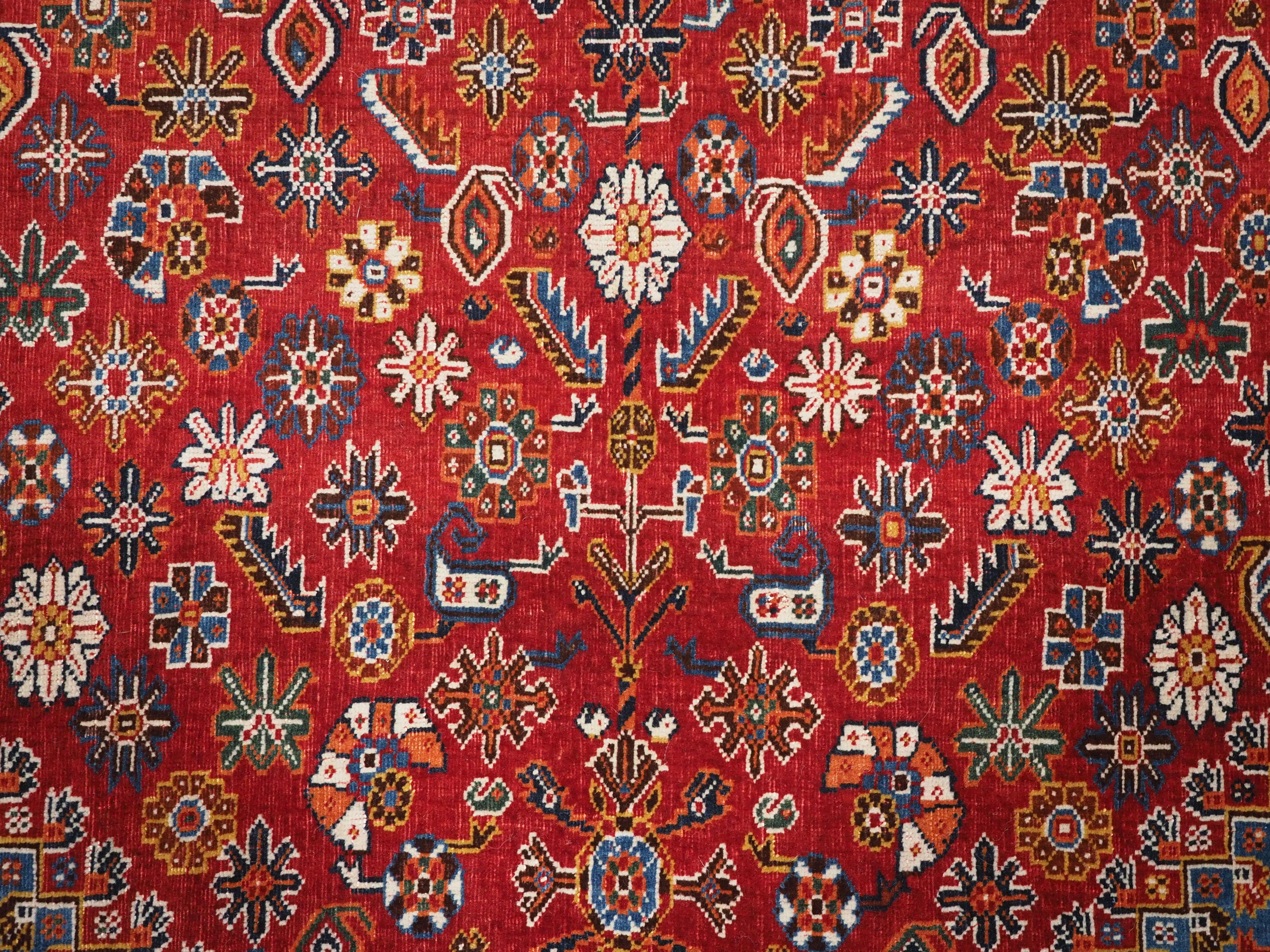 Antique Qashqai tribal rug with small central medallion.  Circa 1890. For Sale 5