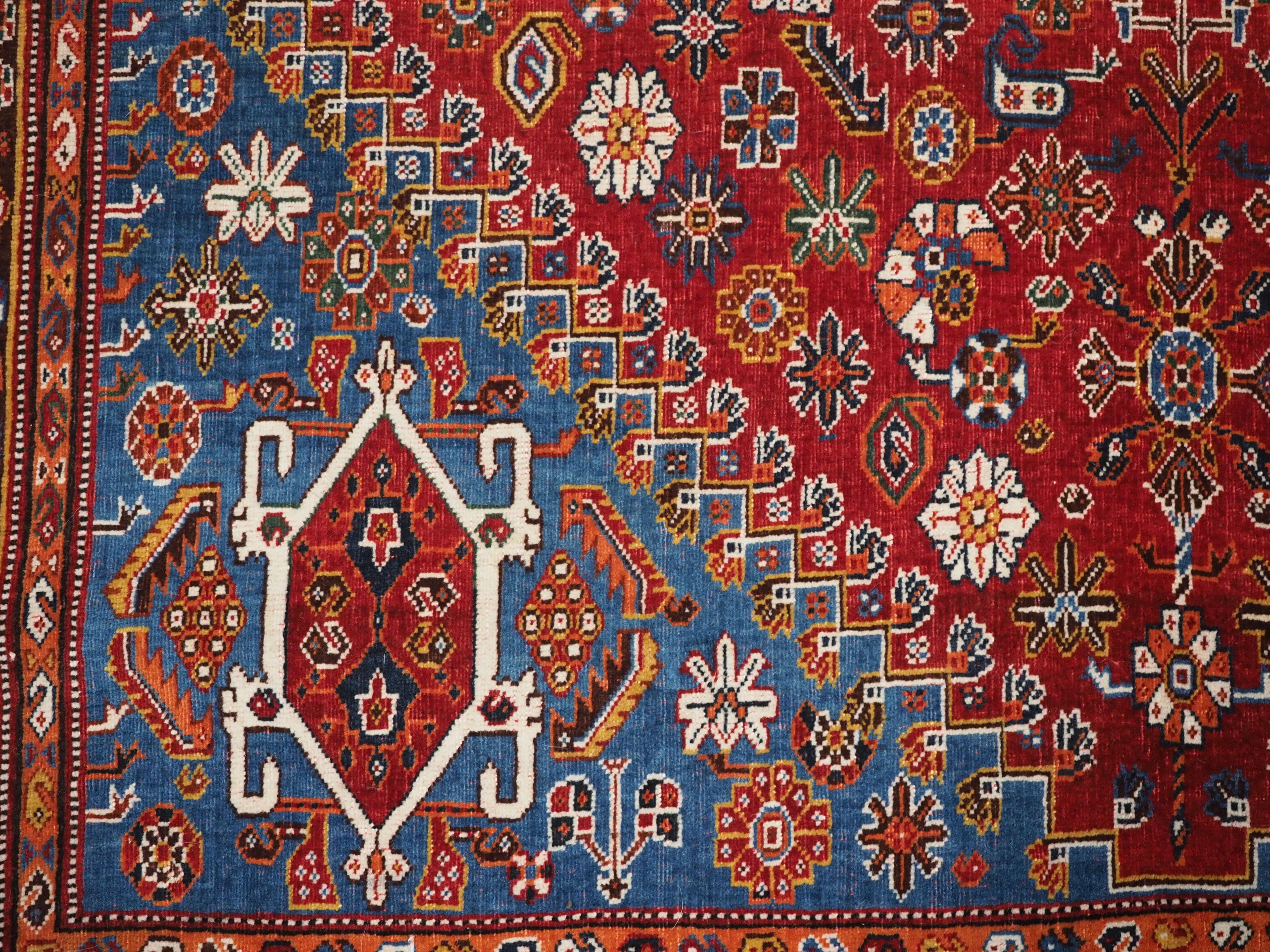 Antique Qashqai tribal rug with small central medallion.  Circa 1890. For Sale 6