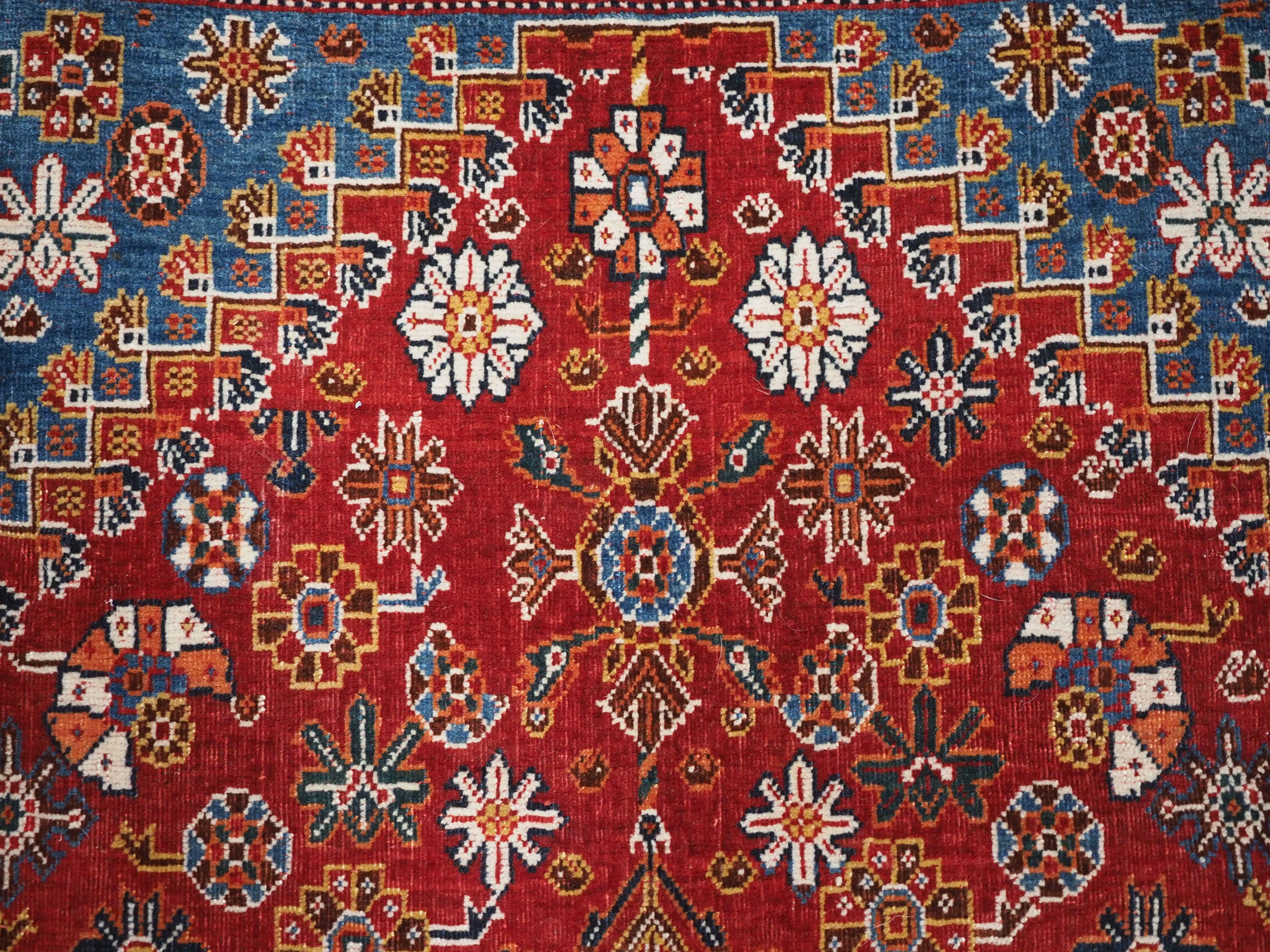 Antique Qashqai tribal rug with small central medallion.  Circa 1890. For Sale 3