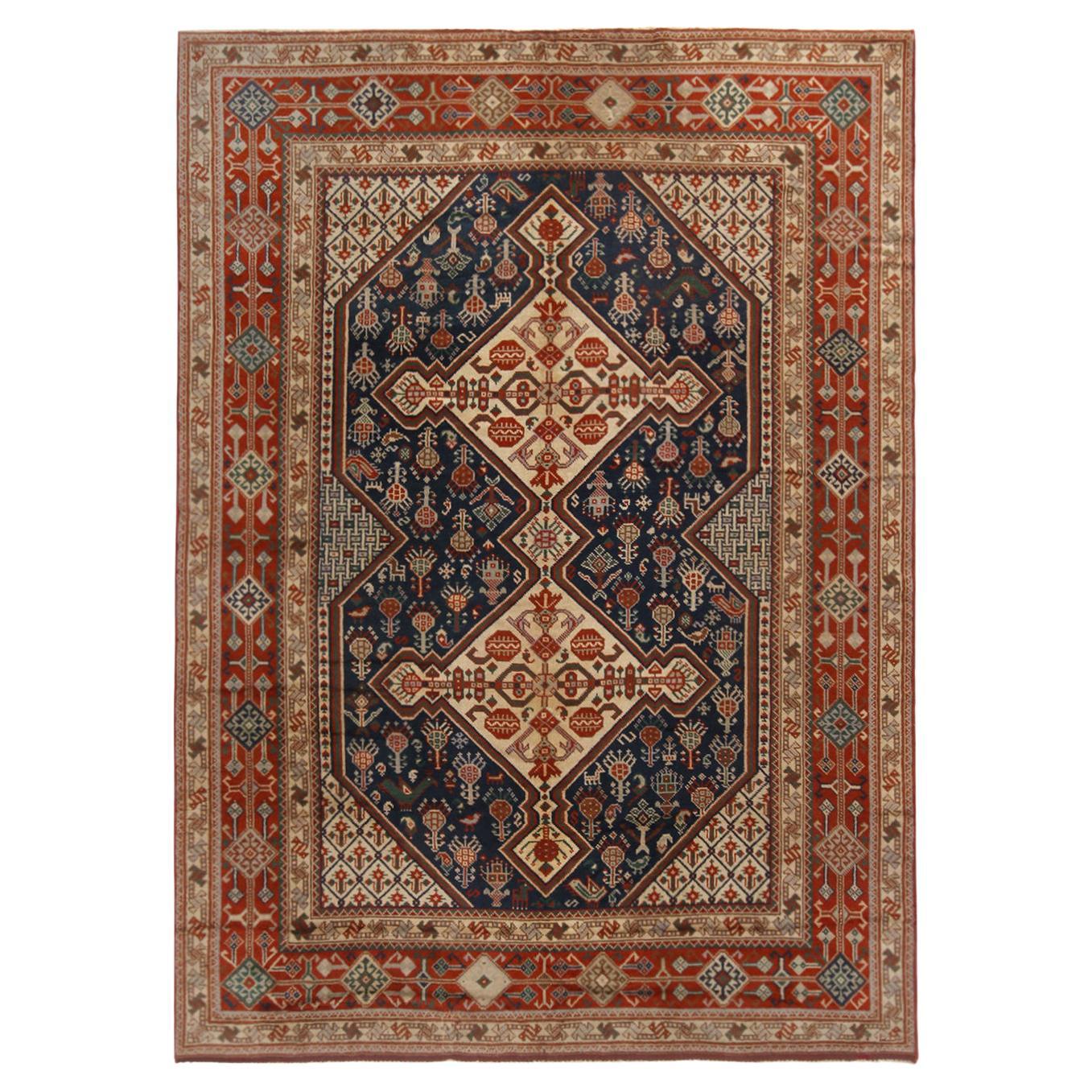 Antiker antiker Qasqhai-Wollteppich in Beige und Burgunder mit geometrischem Blumenmuster von Teppich & Kelim