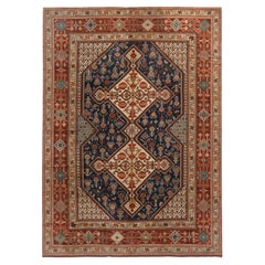 Tapis ancien Qasqhai en laine géométrique à motifs floraux beige et bourgogne par Rug & Kilim