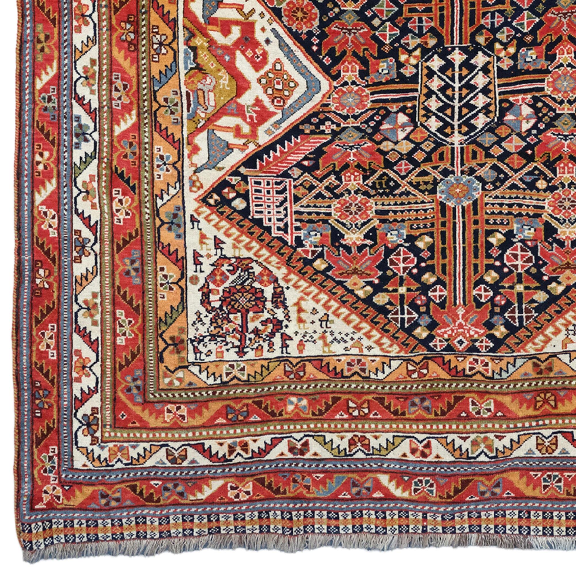 Tappeto Qhasqai persiano della fine del XIX secolo

Questo antico tappeto Qashqai risale alla fine del XIX secolo ed è stato tessuto a mano dal popolo Qashqai che vive nel sud-ovest dell'Iran. I motivi ricchi e intricati del tappeto riflettono il
