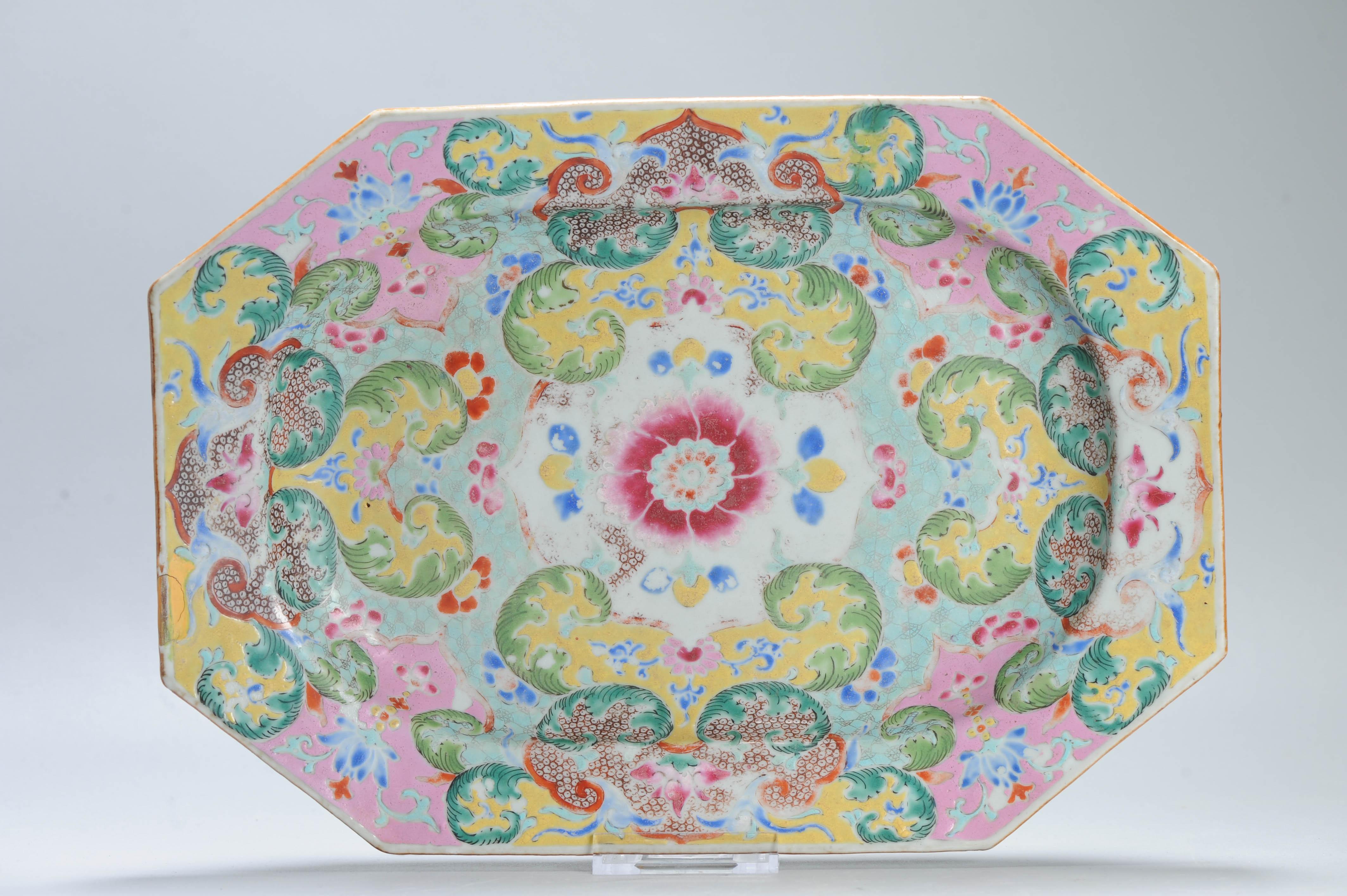 Lovely Chinese Porcelain Famille Rose/Fencai plate with flower petal decoration.

The decoration and painting style are quite unusual, possibly for the Indian market.

Condition
1 hairline with some repainting and 1 small repaired chip to rim. Also