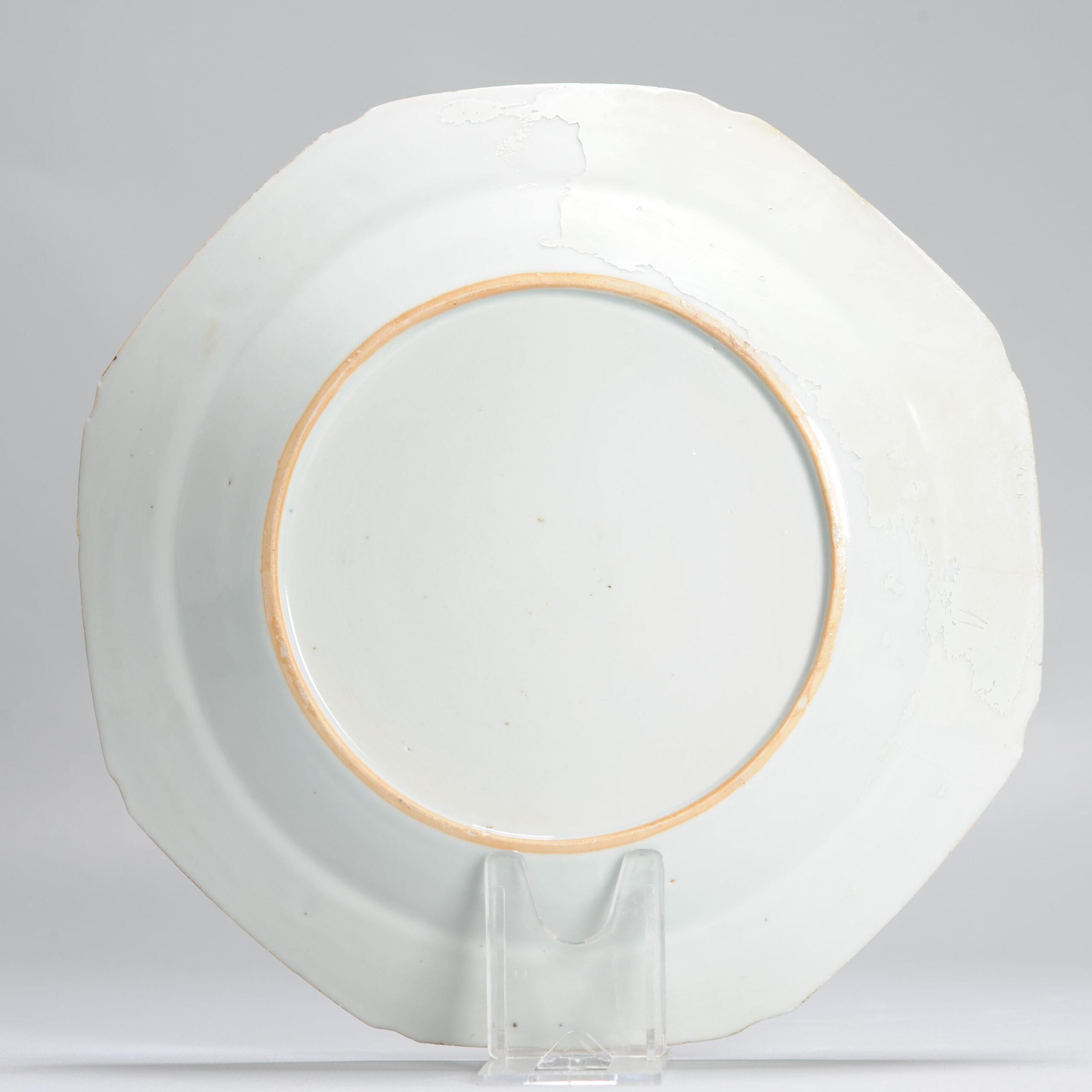 18th Century and Earlier Antique Qianlong Armorial Dish Chinese Porcelain Plate, China, 18th Century For Sale