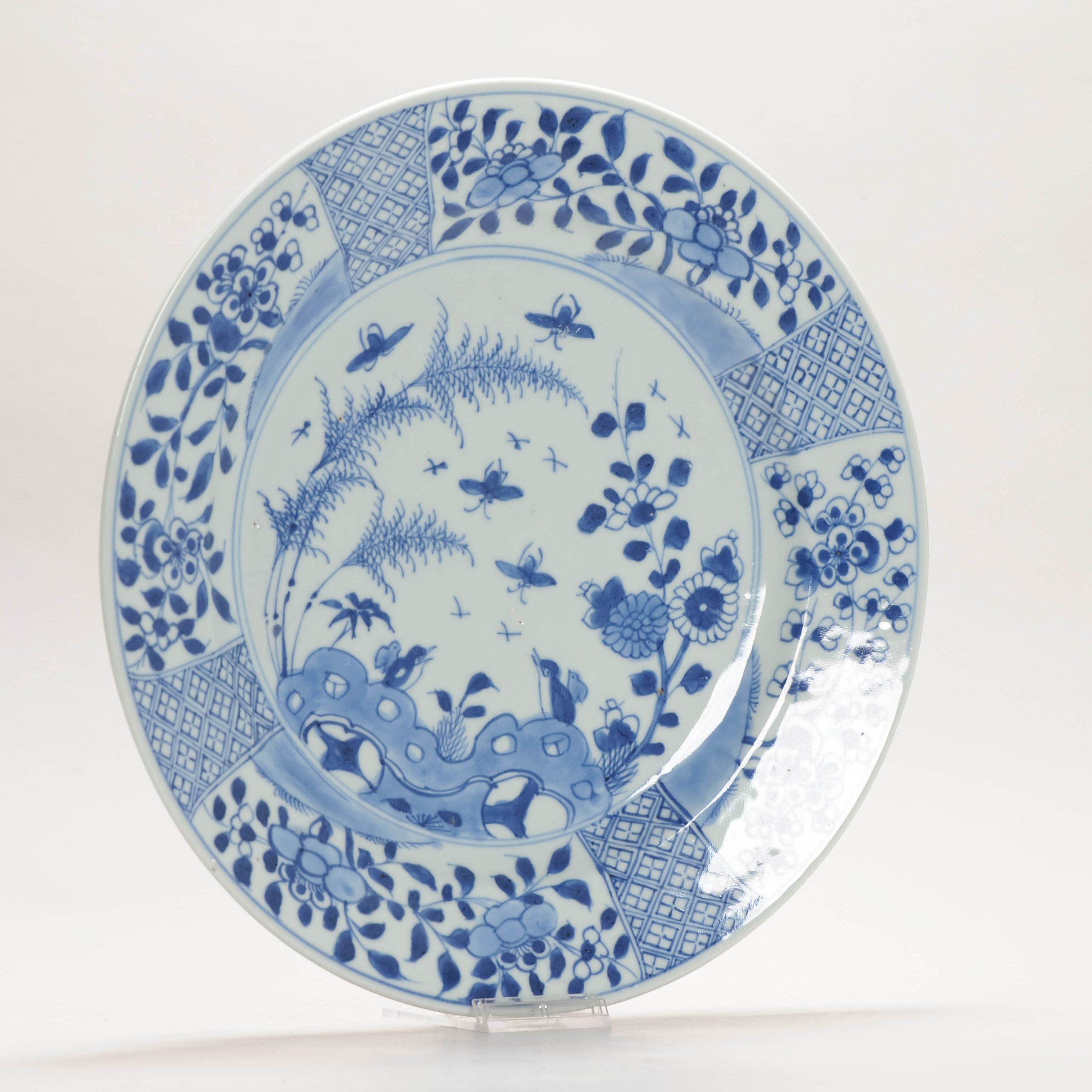 Comparto contigo este precioso plato de la  Periodo QIanlong.

Más información:
Material: Porcelana y cerámica
Región de origen: China
Periodo: siglo XVIII
Periodo de la Dinastía China: Qing (1661 - 1912)
Estado: Rimfritting y astillado.