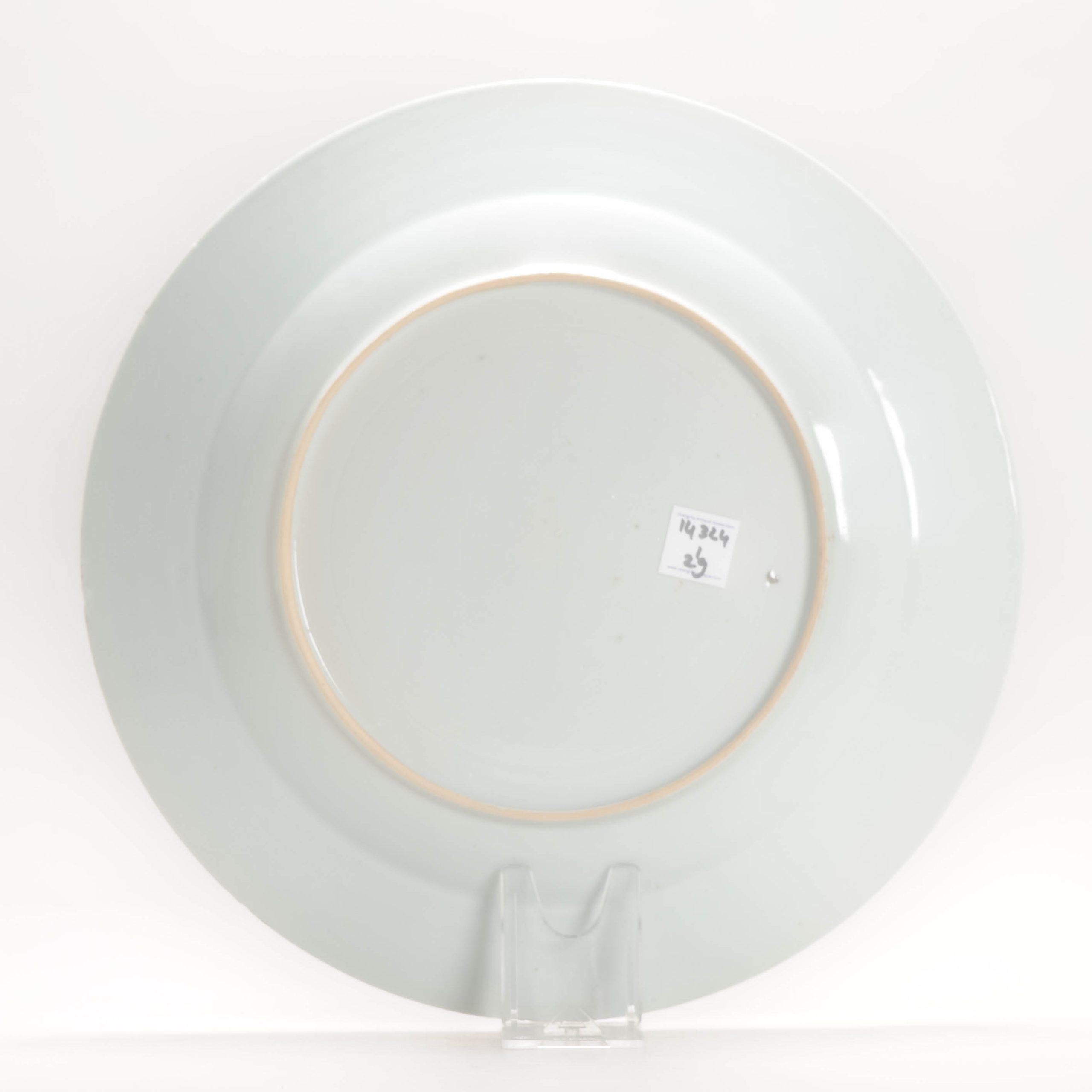 Antiguo Plato de Porcelana China del Periodo Qianlong Qing de Gran Tamaño, Siglo XVIII en Bueno estado para la venta en Amsterdam, Noord Holland