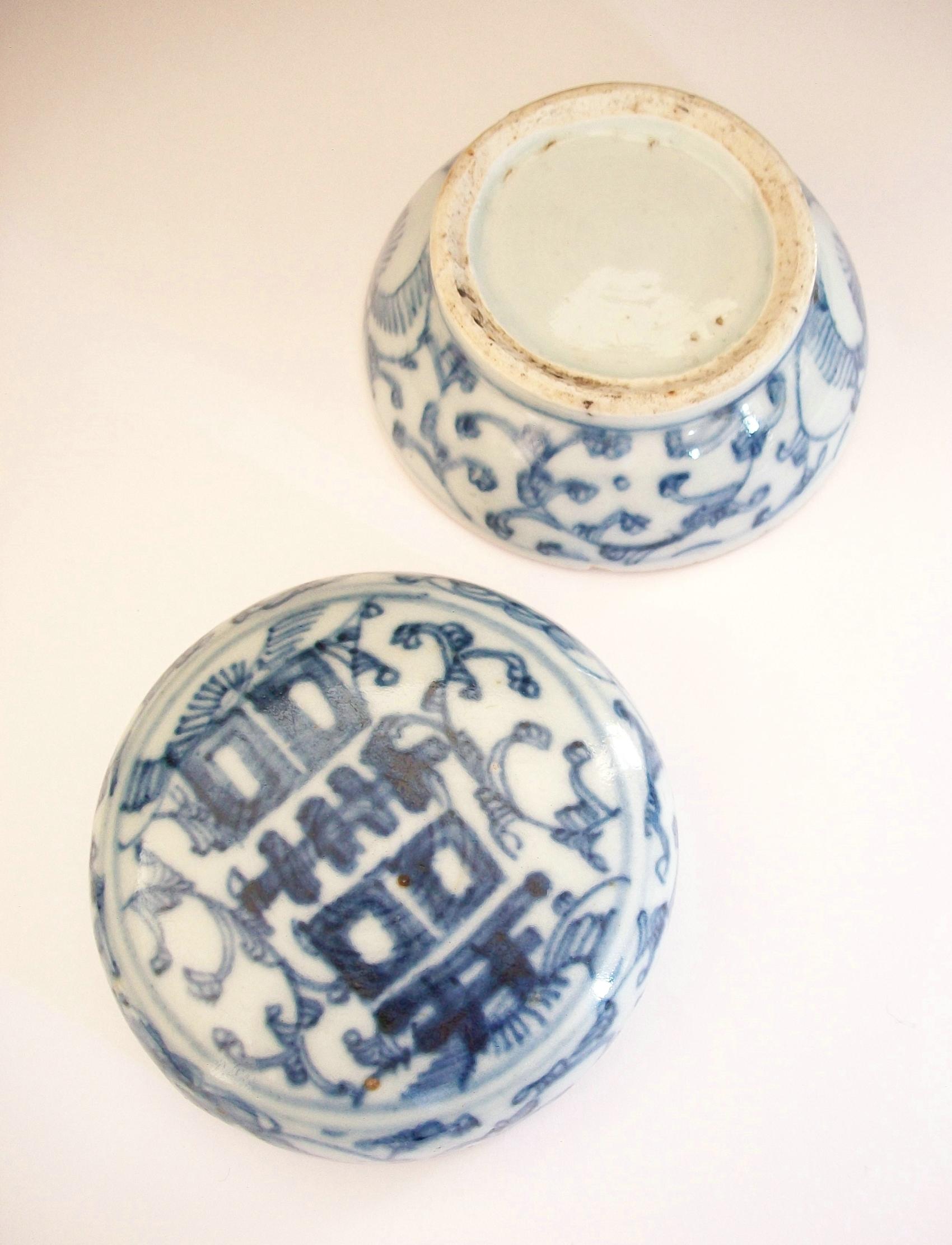 Glazed Antique Qing Blue & White Porcelain Box, Unsigned, China, Late 19th Century For Sale