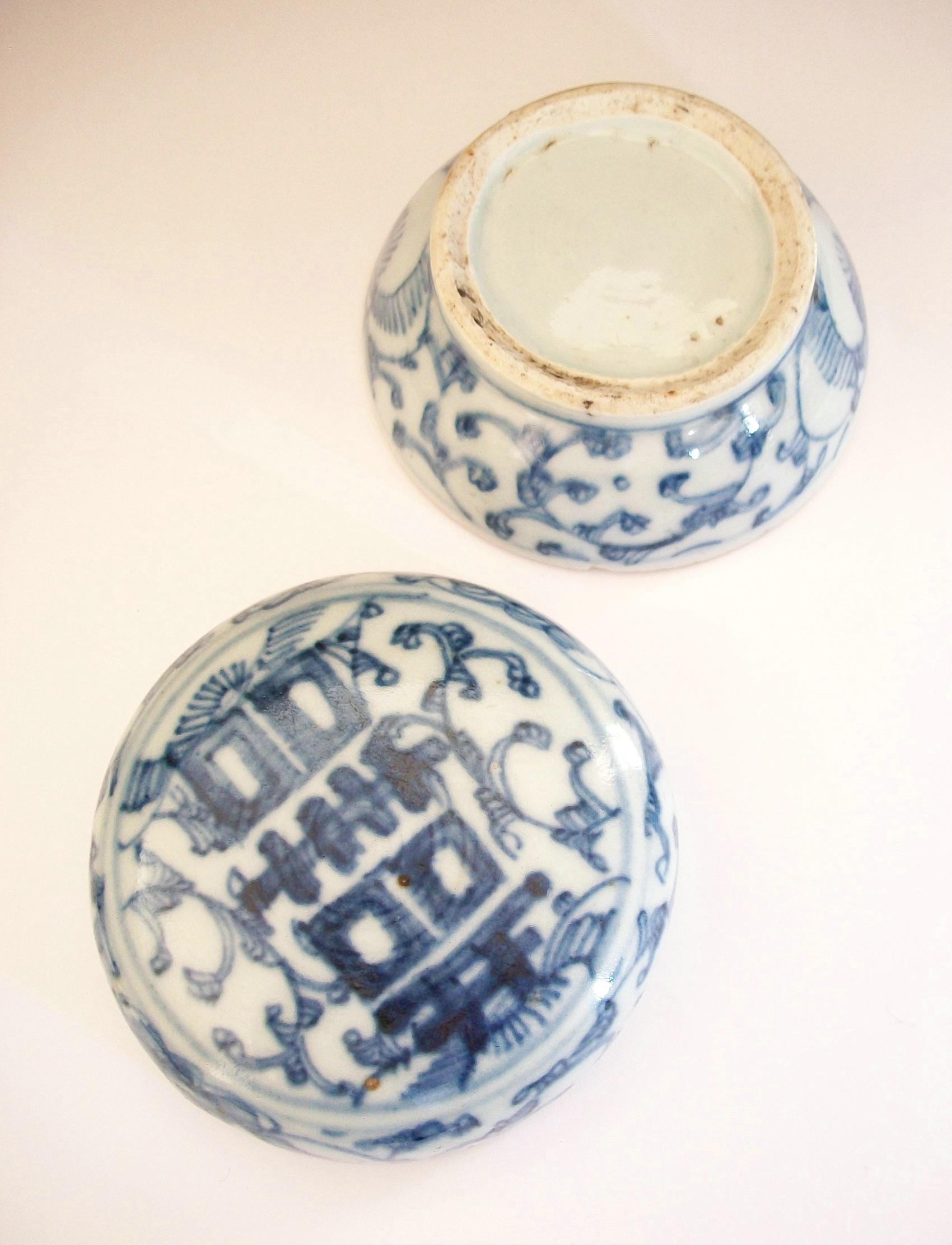 Porcellana Antica scatola di porcellana Qing bianca e blu, non firmata, Cina, fine XIX secolo in vendita