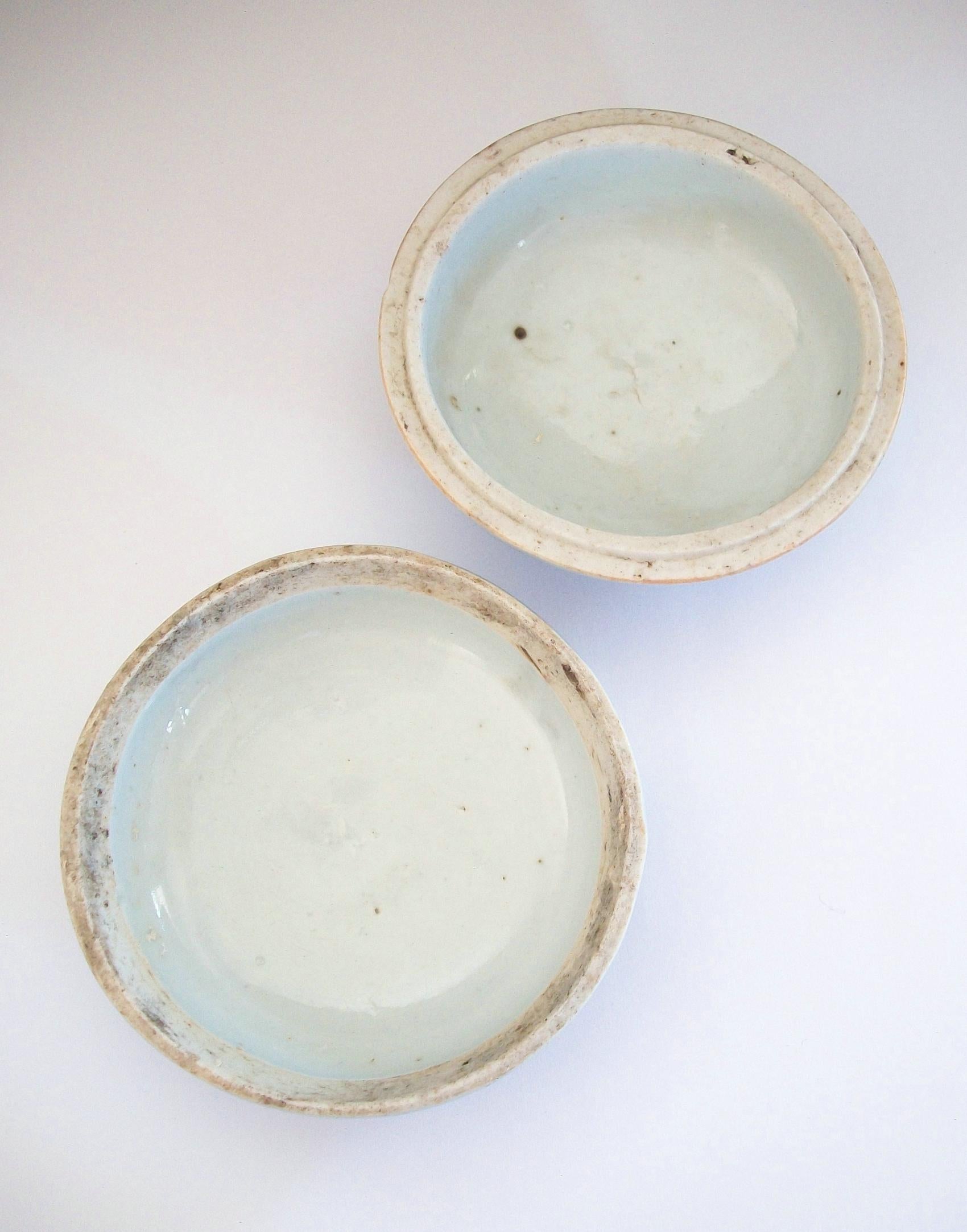 Ancienne boîte en porcelaine bleue et blanche de Whiting, non signée, Chine, fin du 19e siècle Bon état - En vente à Chatham, ON