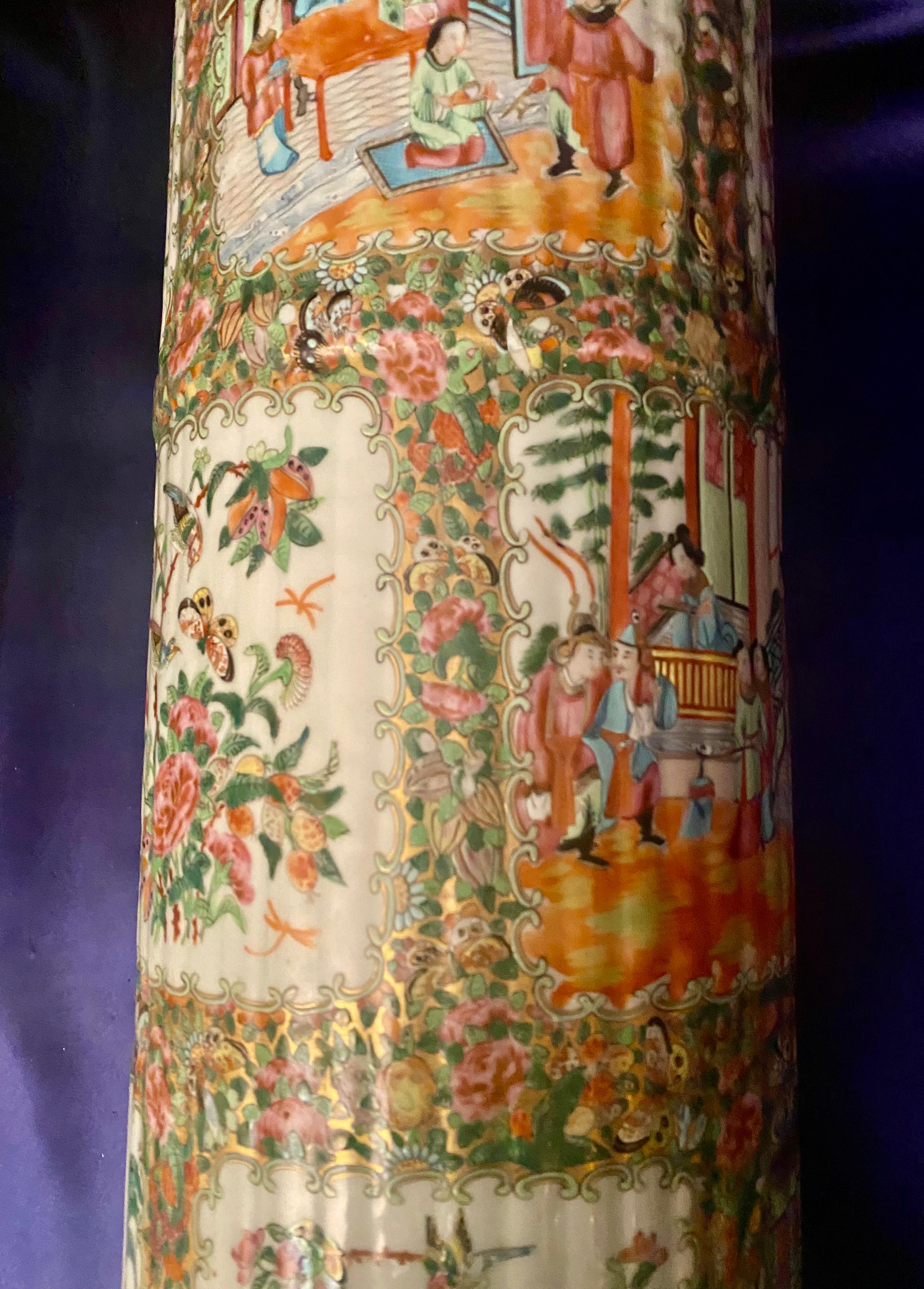 Antico portaombrelli in porcellana Qing Chinese Export Canton con medaglione a rosa del XIX secolo in vendita 9