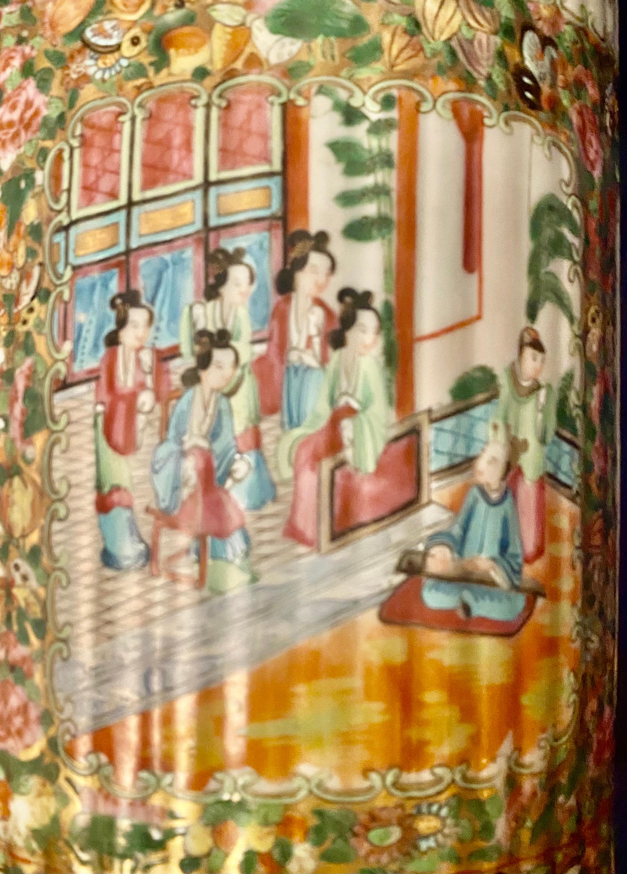 Antico portaombrelli in porcellana Qing Chinese Export Canton con medaglione a rosa del XIX secolo in vendita 3