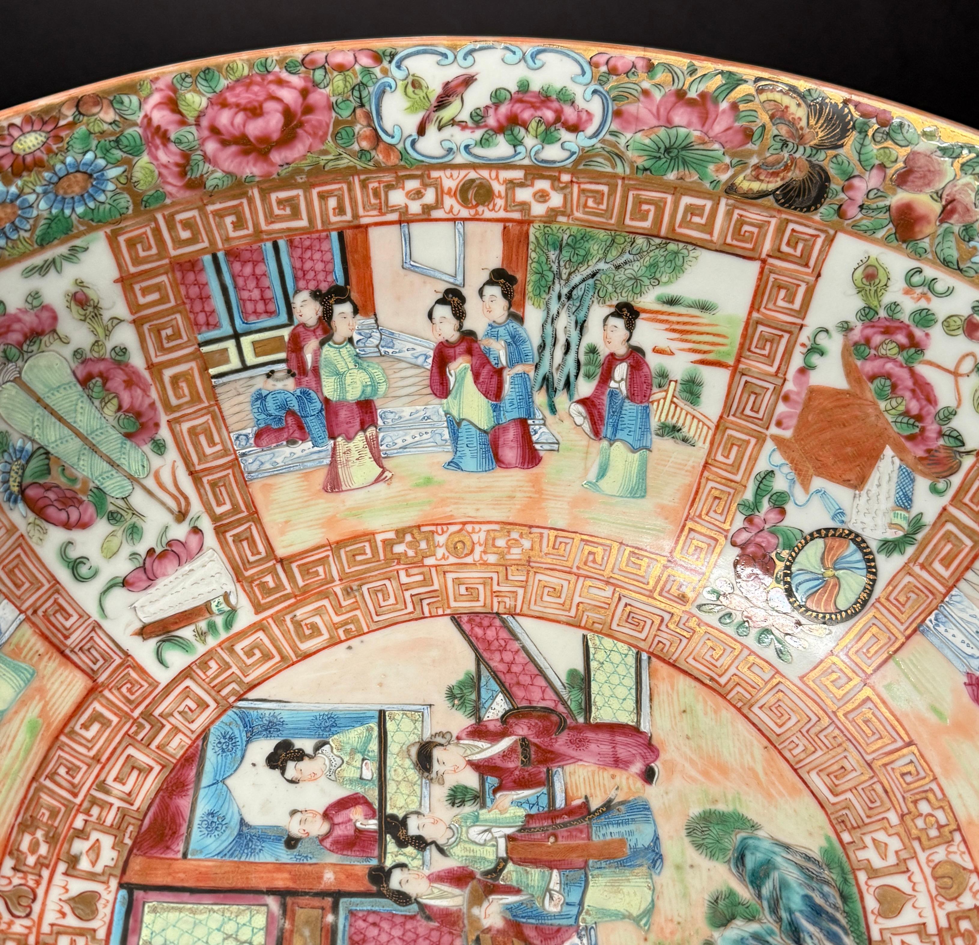 Antike chinesische Famille Rose Canton-Porzellanschale aus Qing-Kanton (Vergoldet) im Angebot