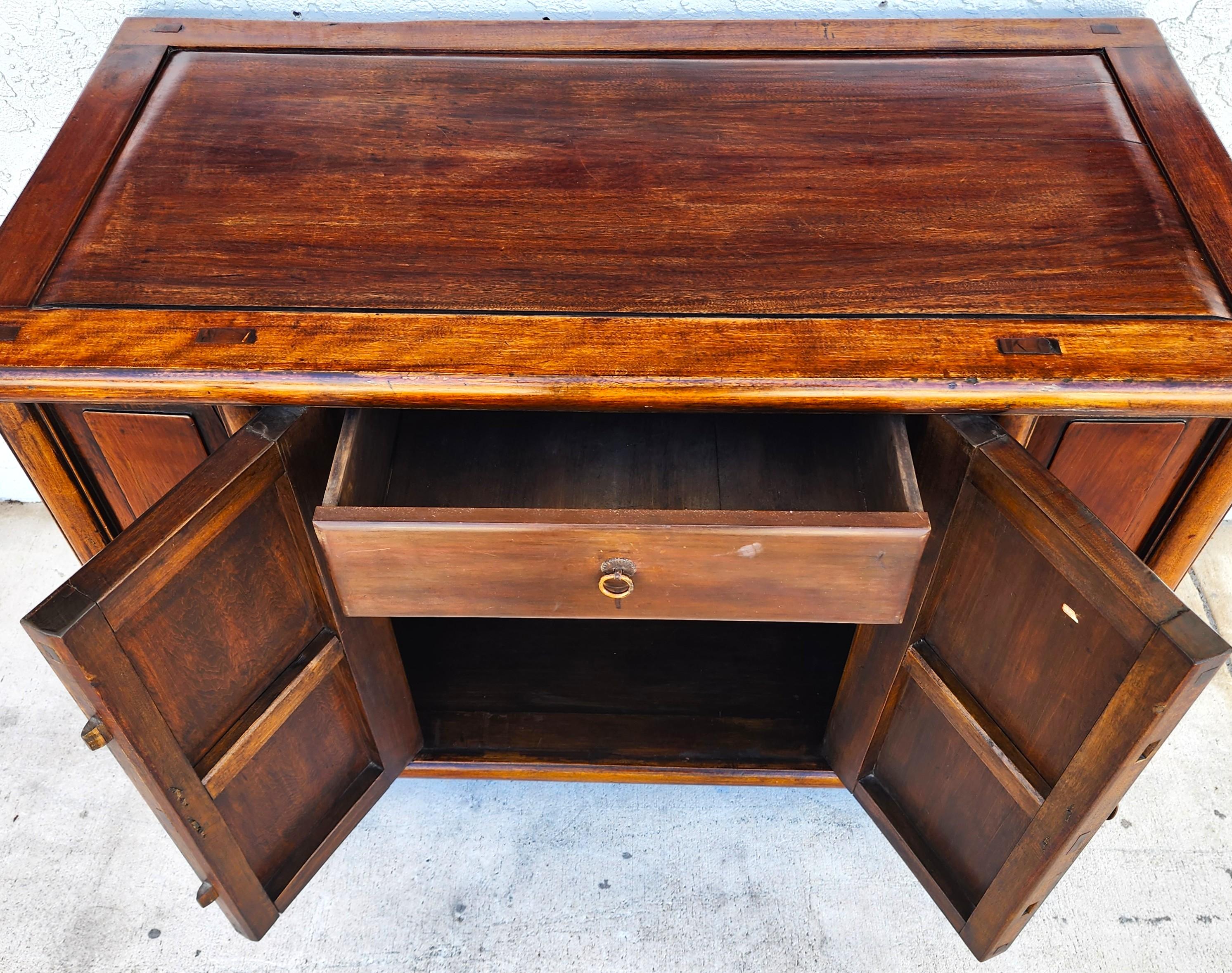 Cineserie Antico mobile bar buffet server cinese della dinastia Qing in vendita